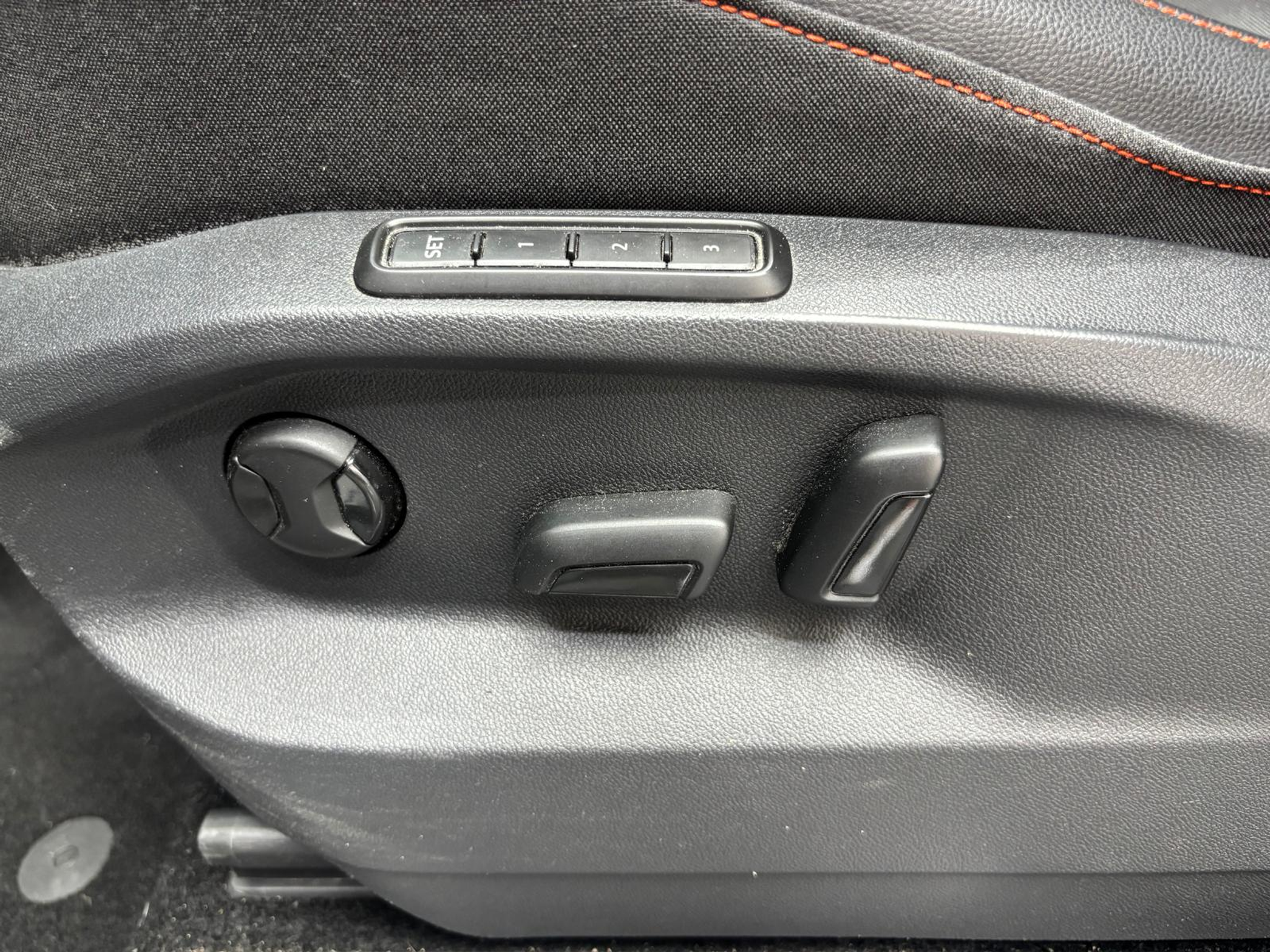 listing desktop thumbnail image 10