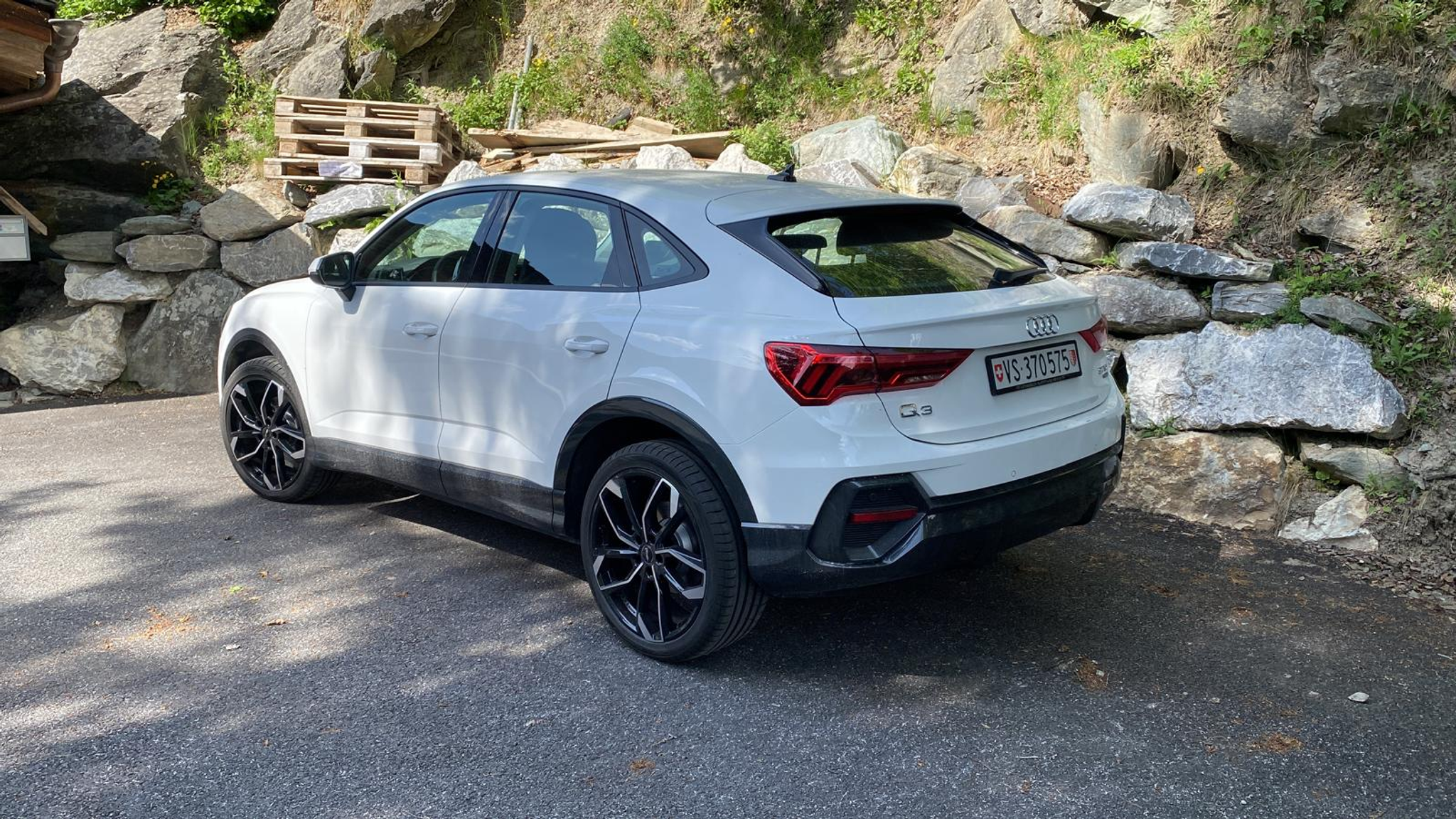 listing desktop thumbnail image 1