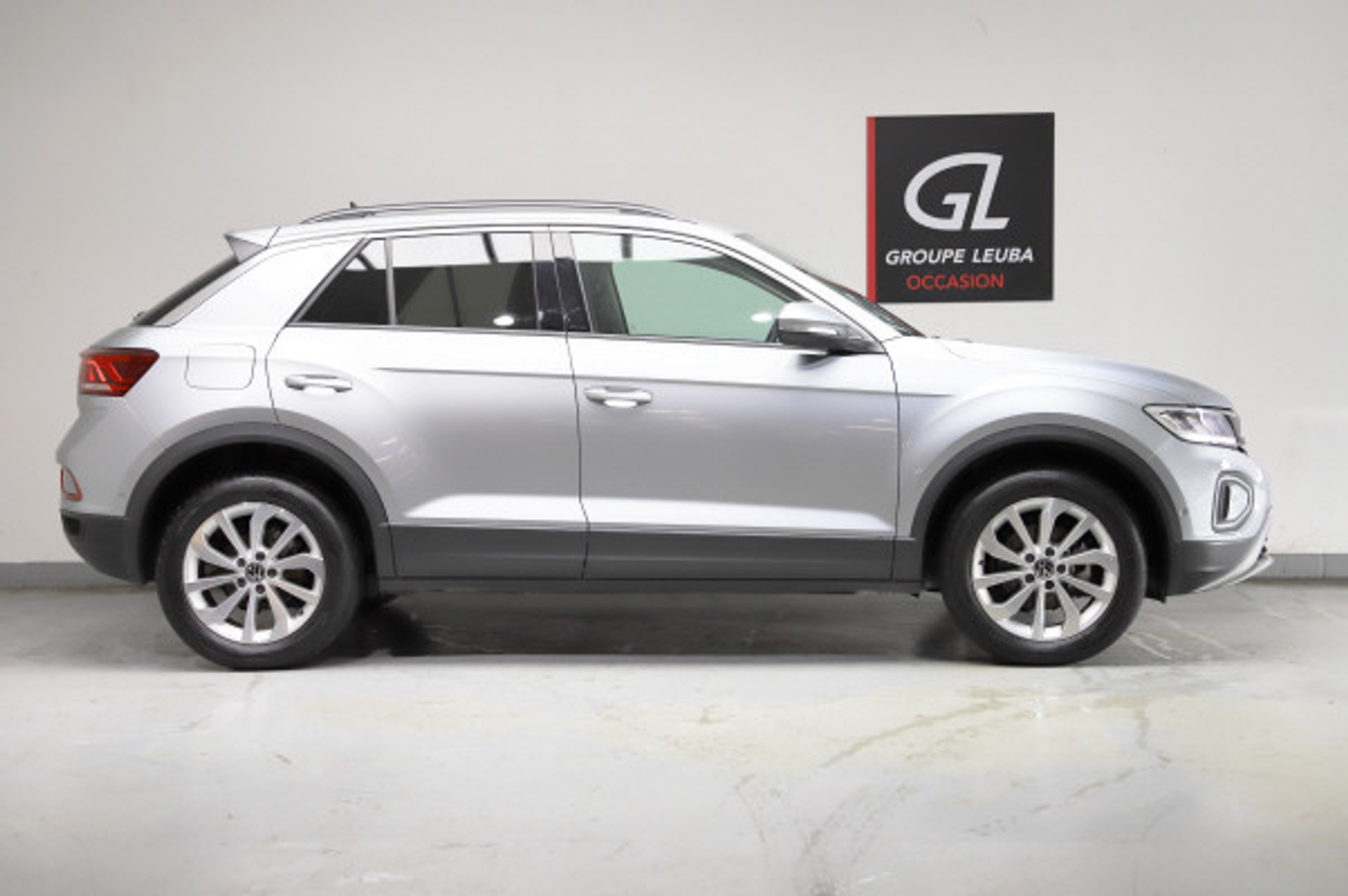 listing desktop thumbnail image 6