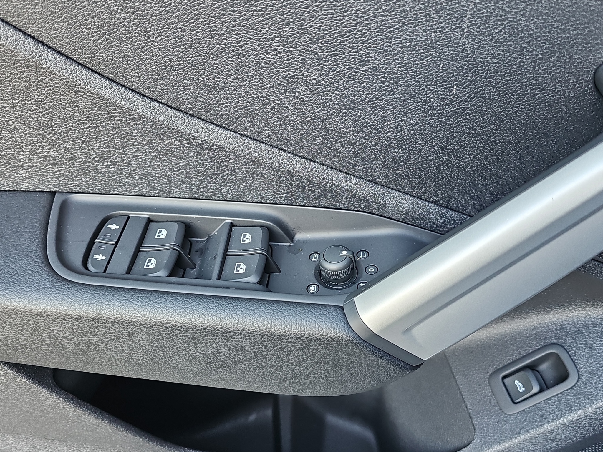 listing desktop thumbnail image 25