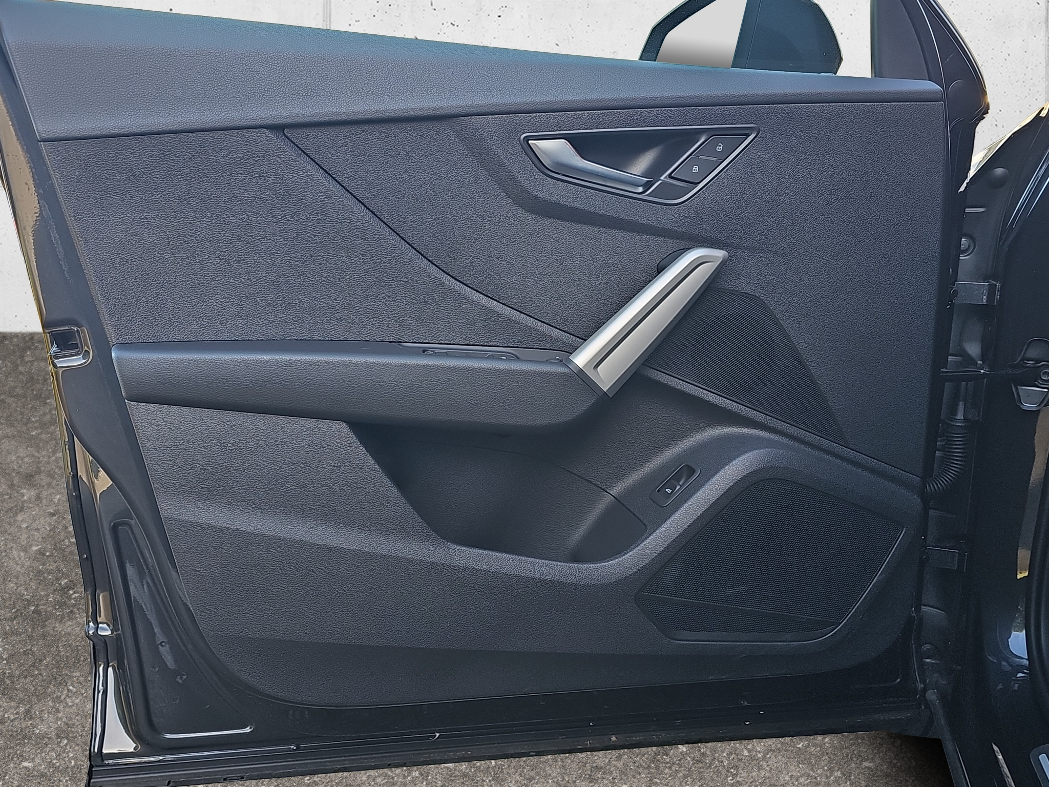 listing desktop thumbnail image 24