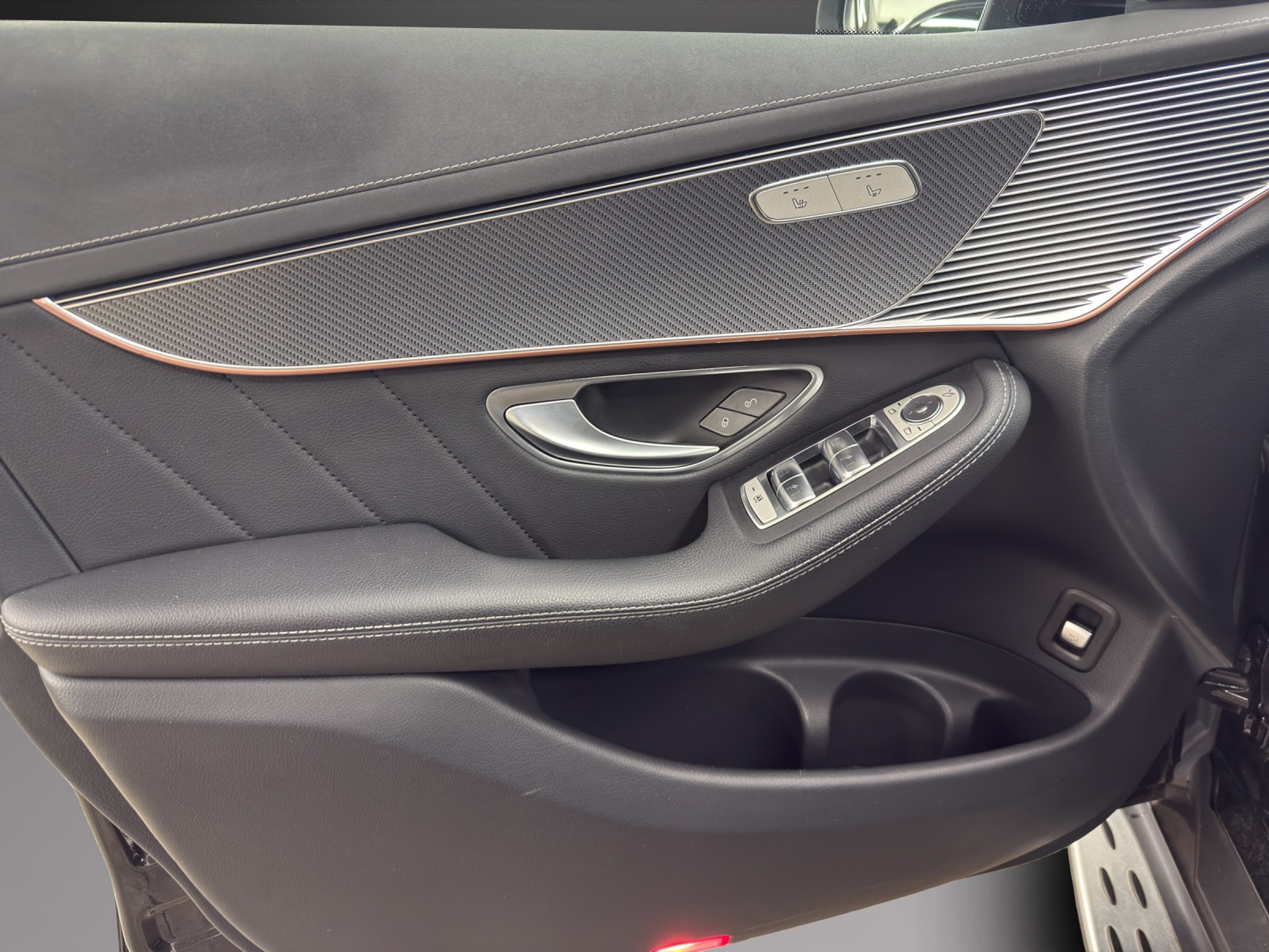 listing desktop thumbnail image 12