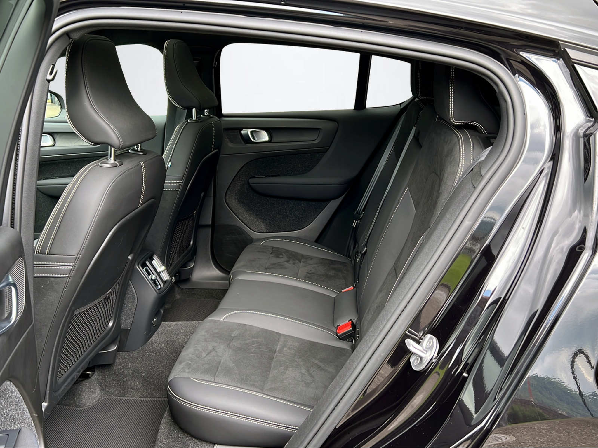 listing desktop thumbnail image 10