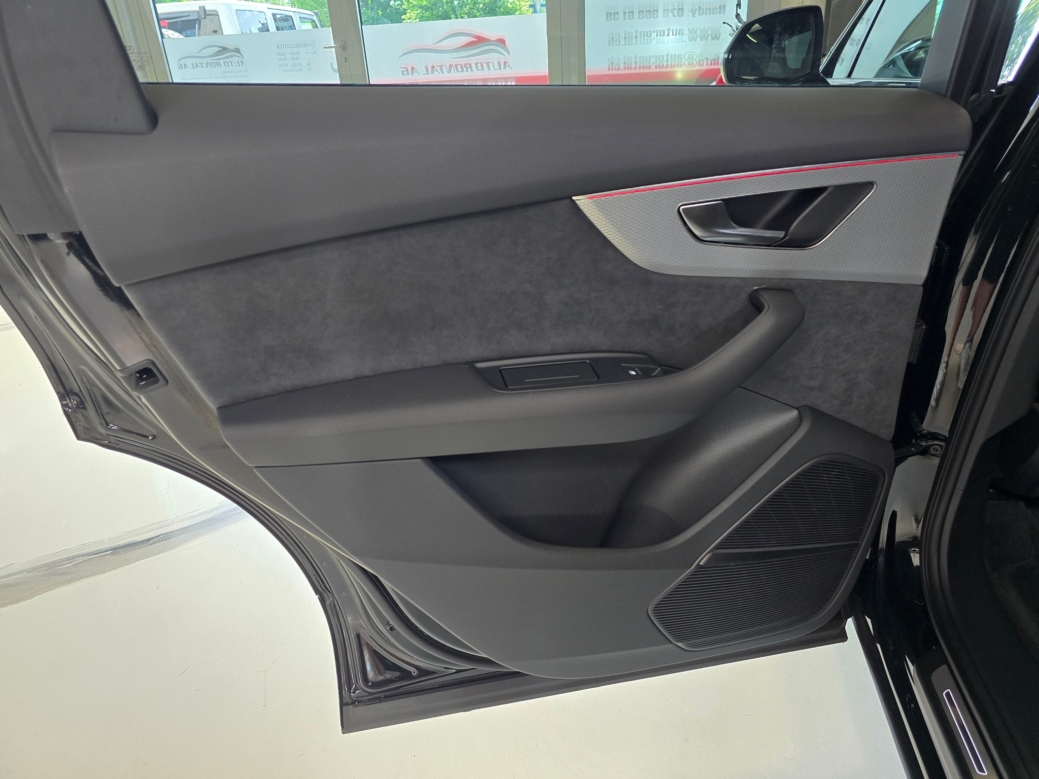 listing desktop thumbnail image 23