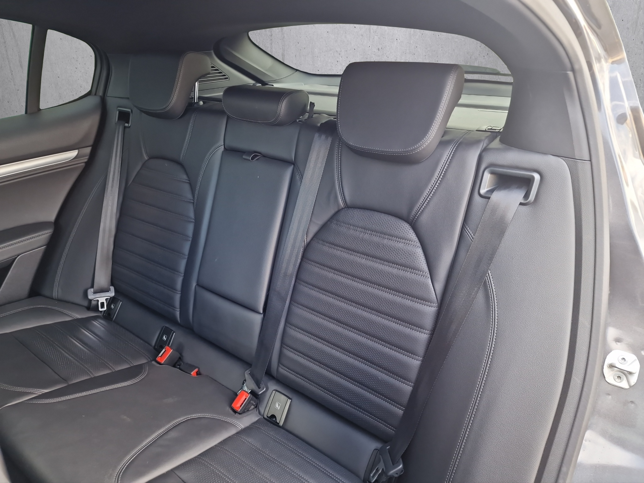 listing desktop thumbnail image 11