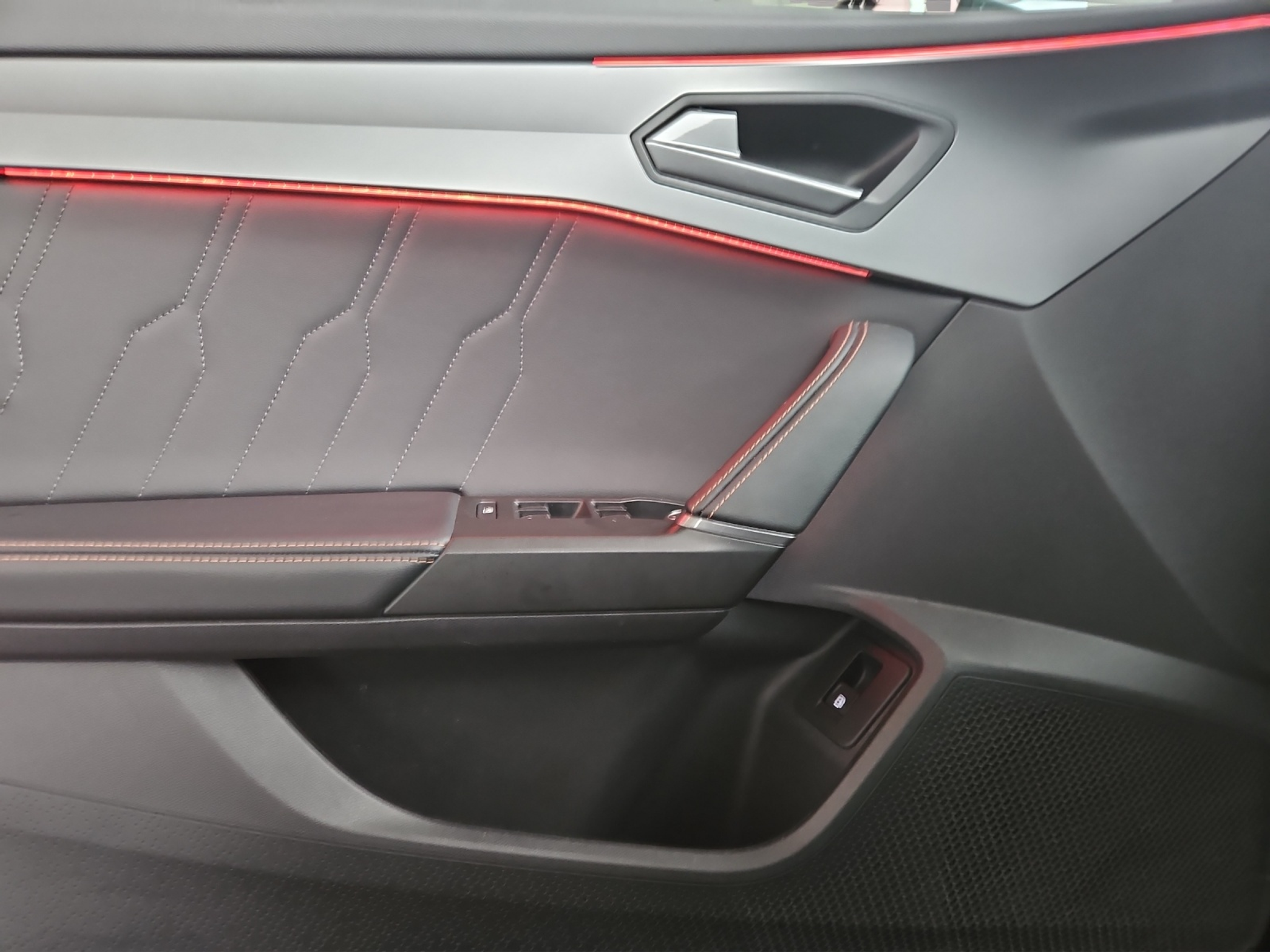 listing desktop thumbnail image 6