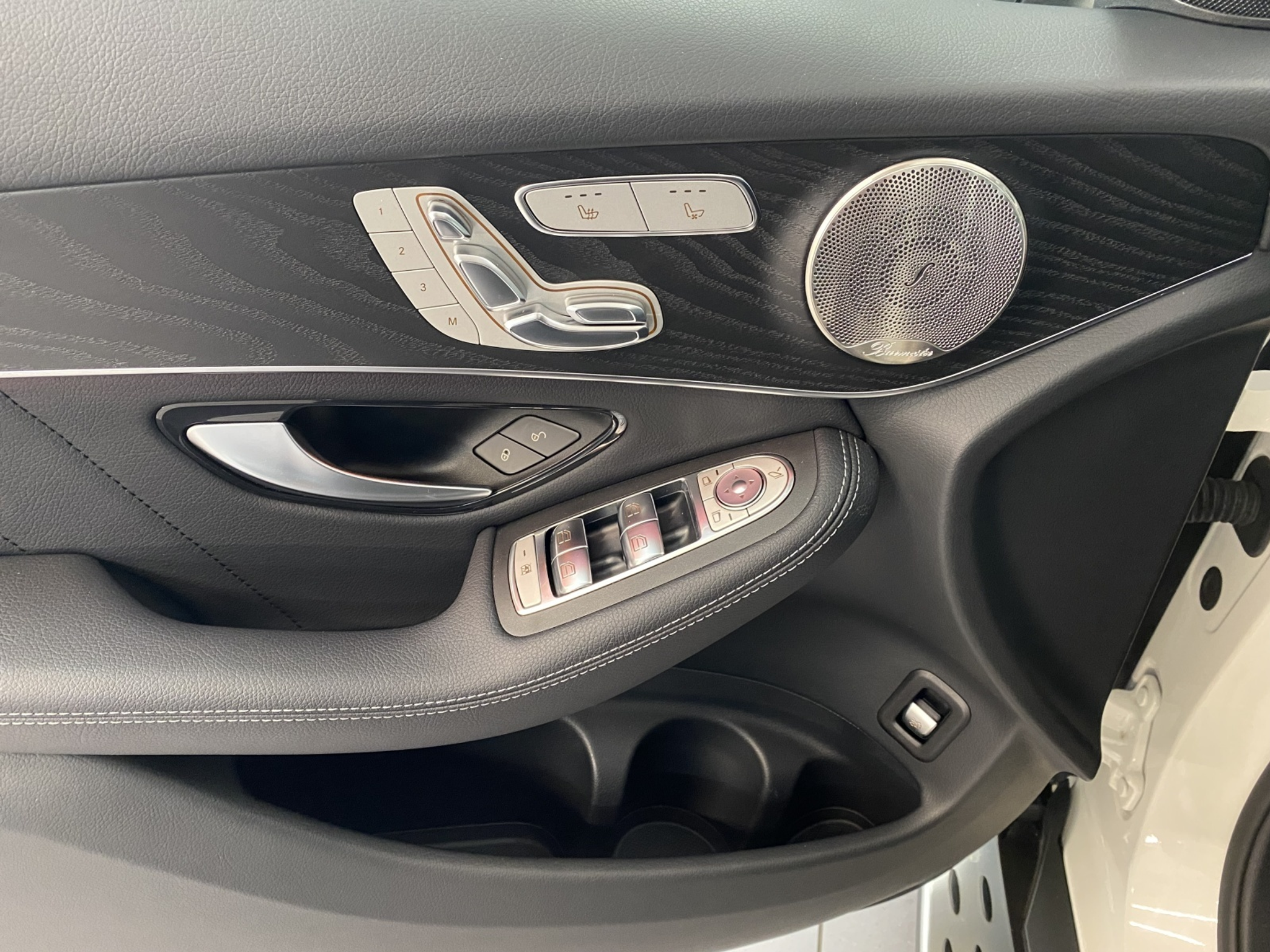 listing desktop thumbnail image 10