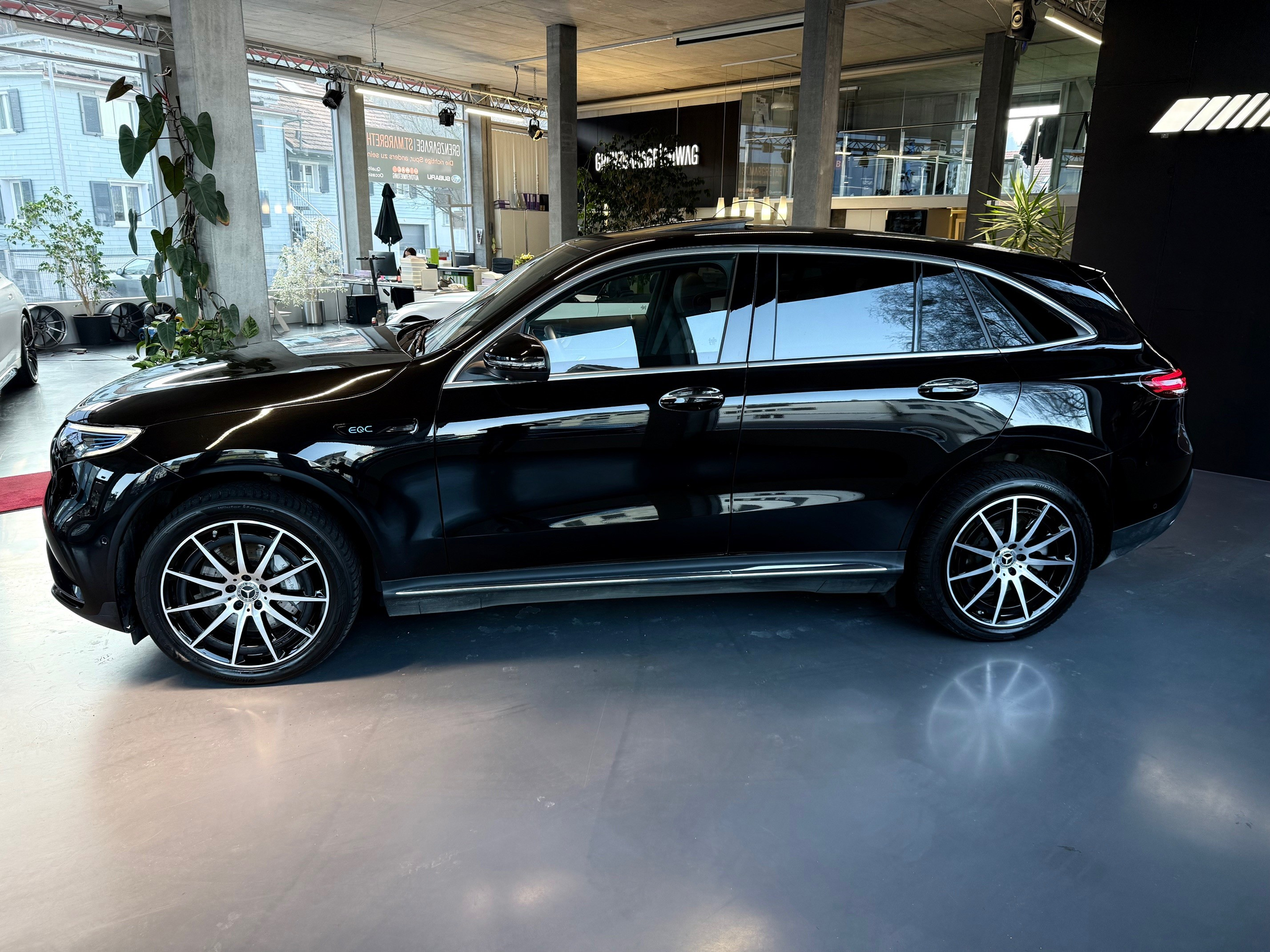 listing desktop thumbnail image 3