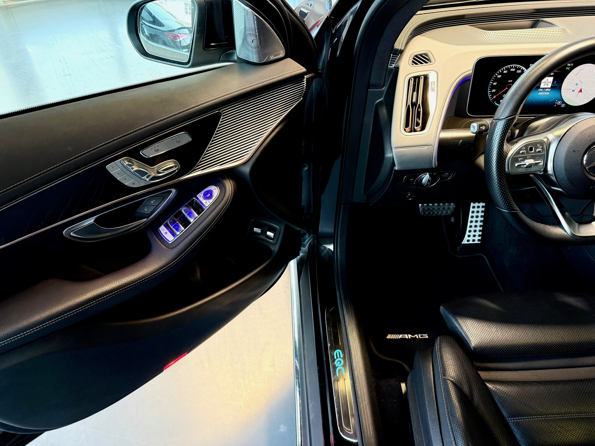 listing desktop thumbnail image 7