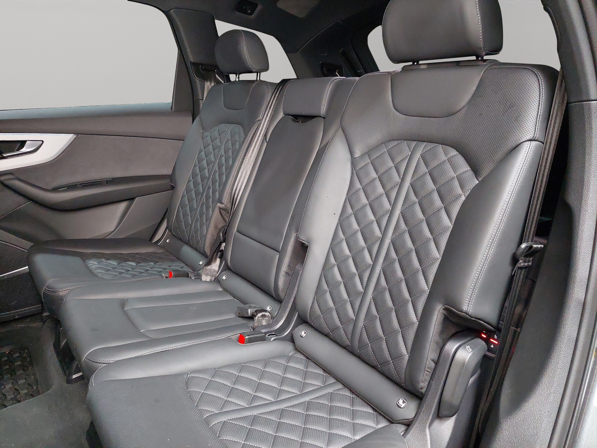 listing desktop thumbnail image 7