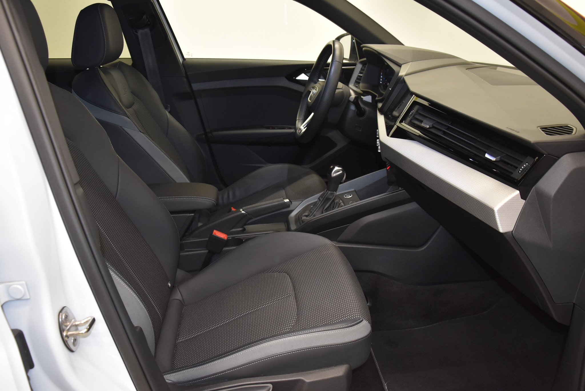 listing desktop thumbnail image 3