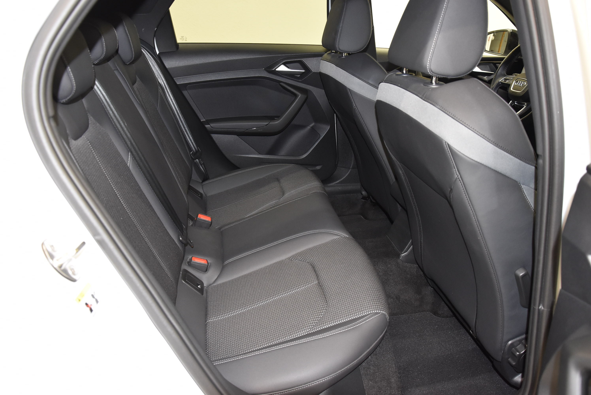 listing desktop thumbnail image 11