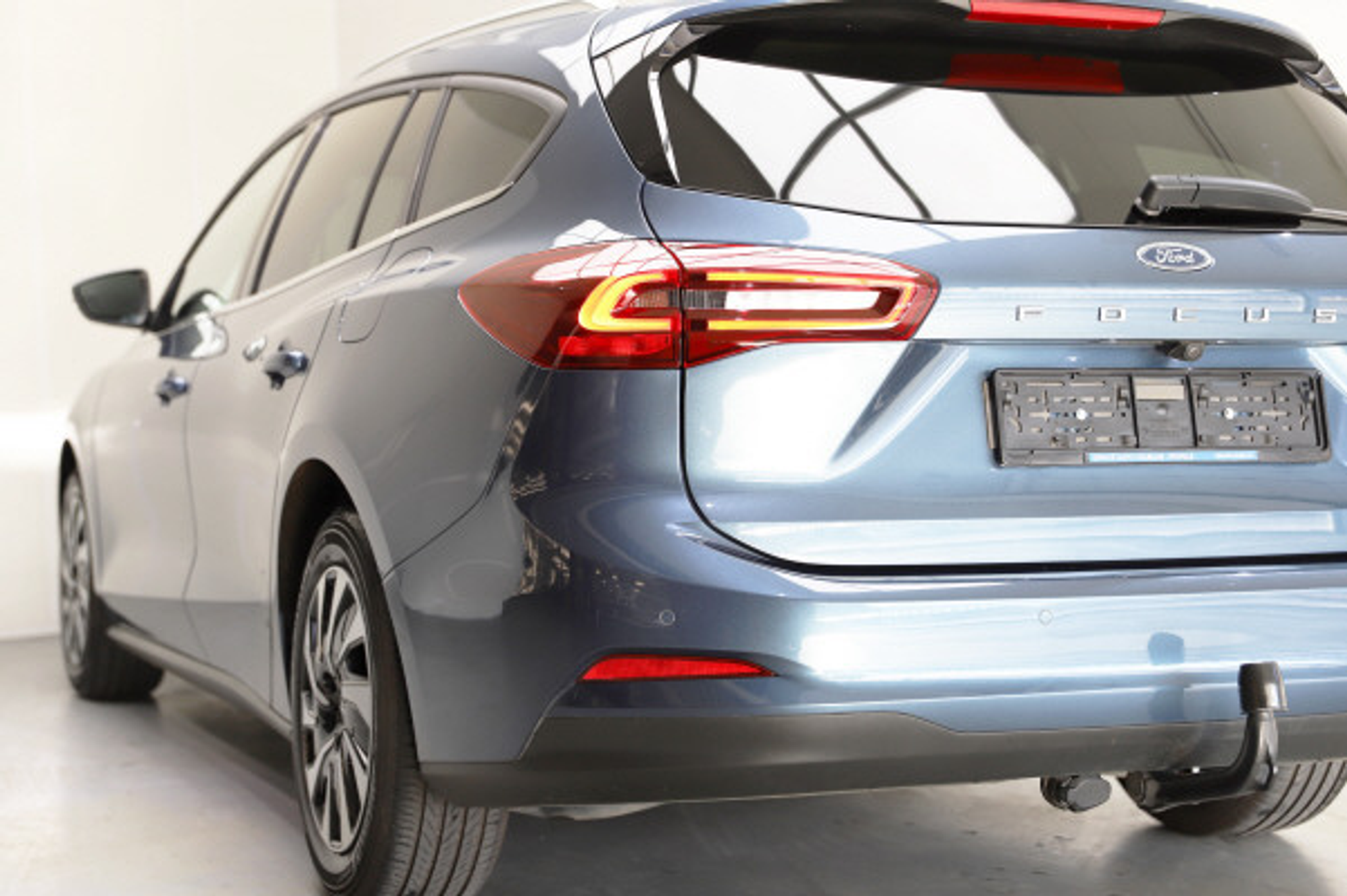 listing desktop thumbnail image 3