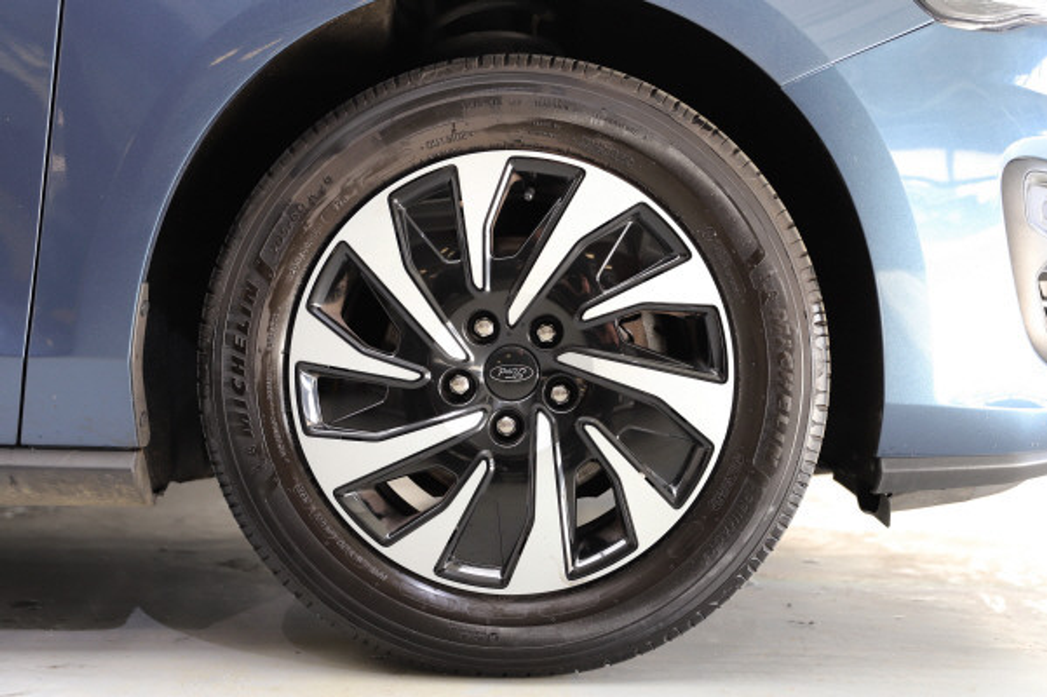 listing desktop thumbnail image 12