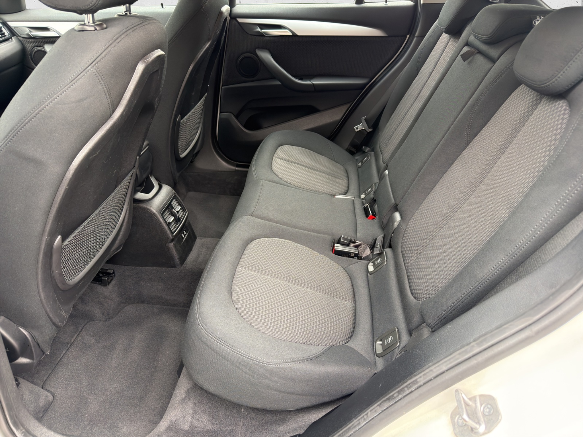 listing desktop thumbnail image 10