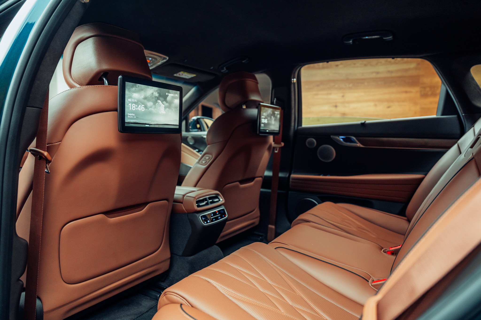 listing desktop thumbnail image 9