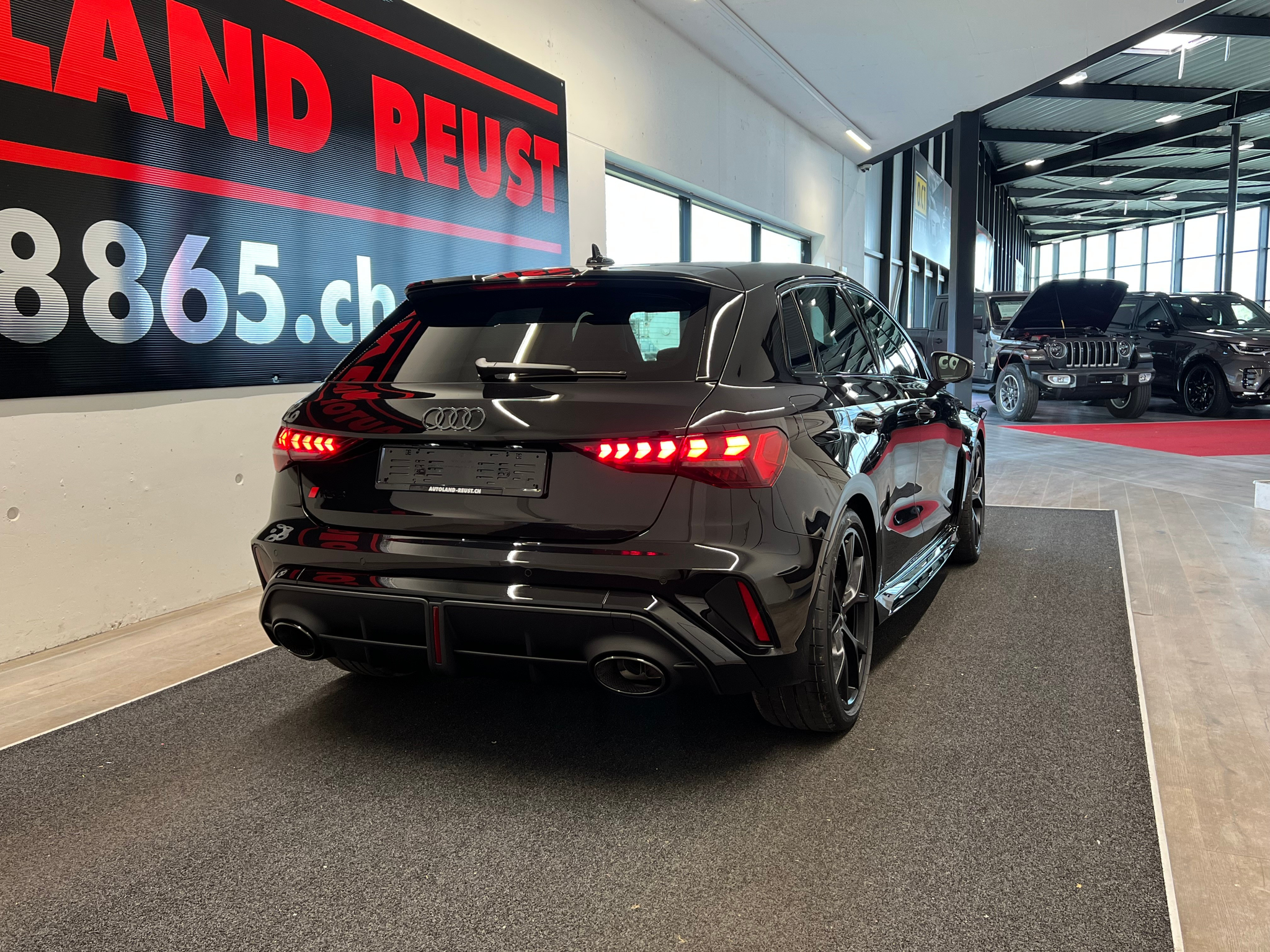 listing desktop thumbnail image 6