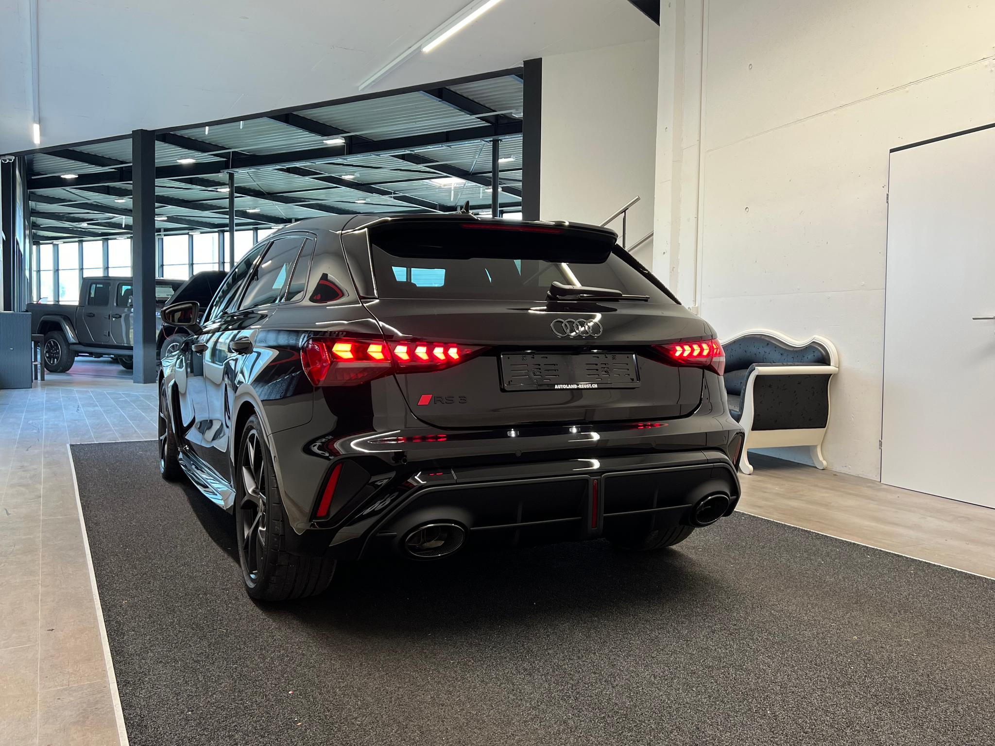 listing desktop thumbnail image 7