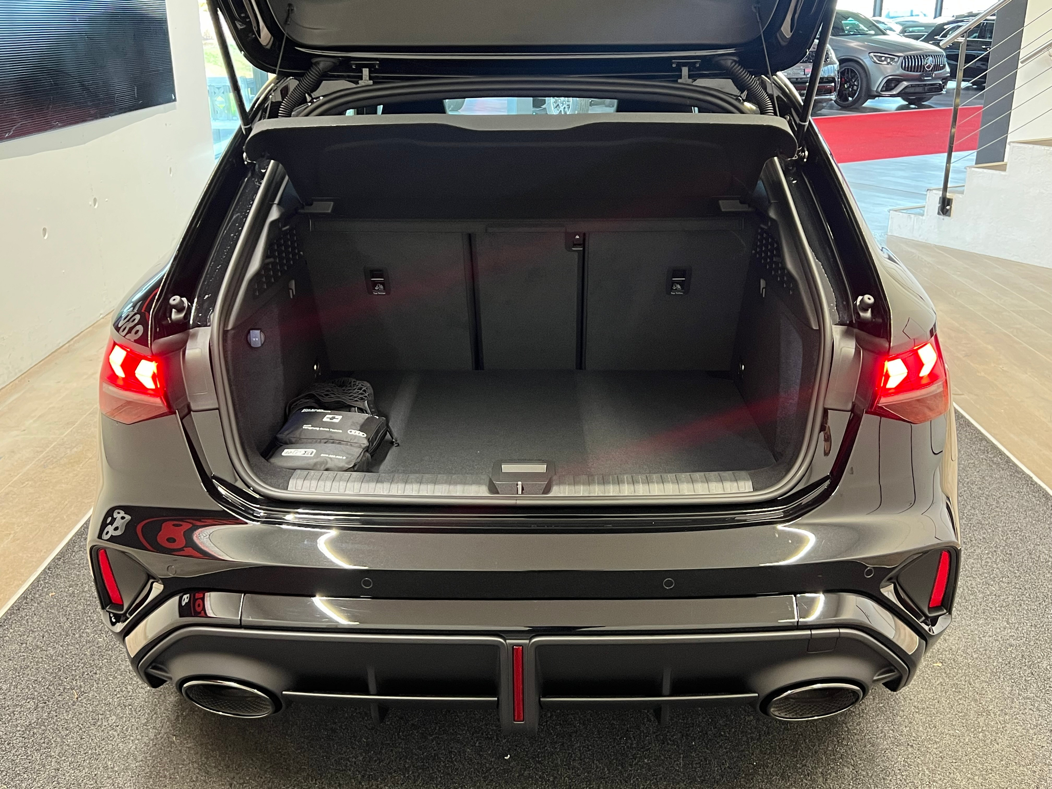 listing desktop thumbnail image 11