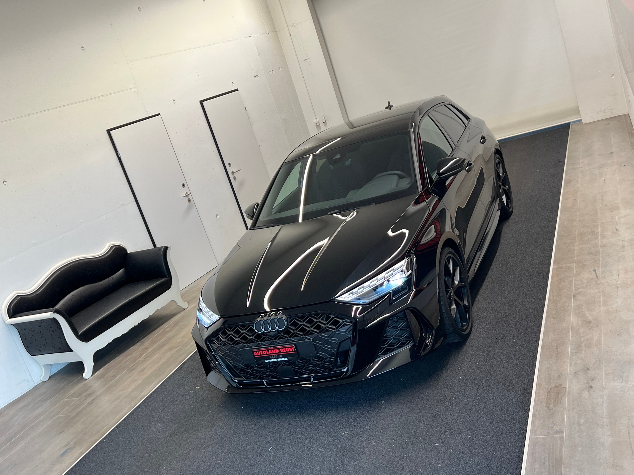 listing desktop thumbnail image 3