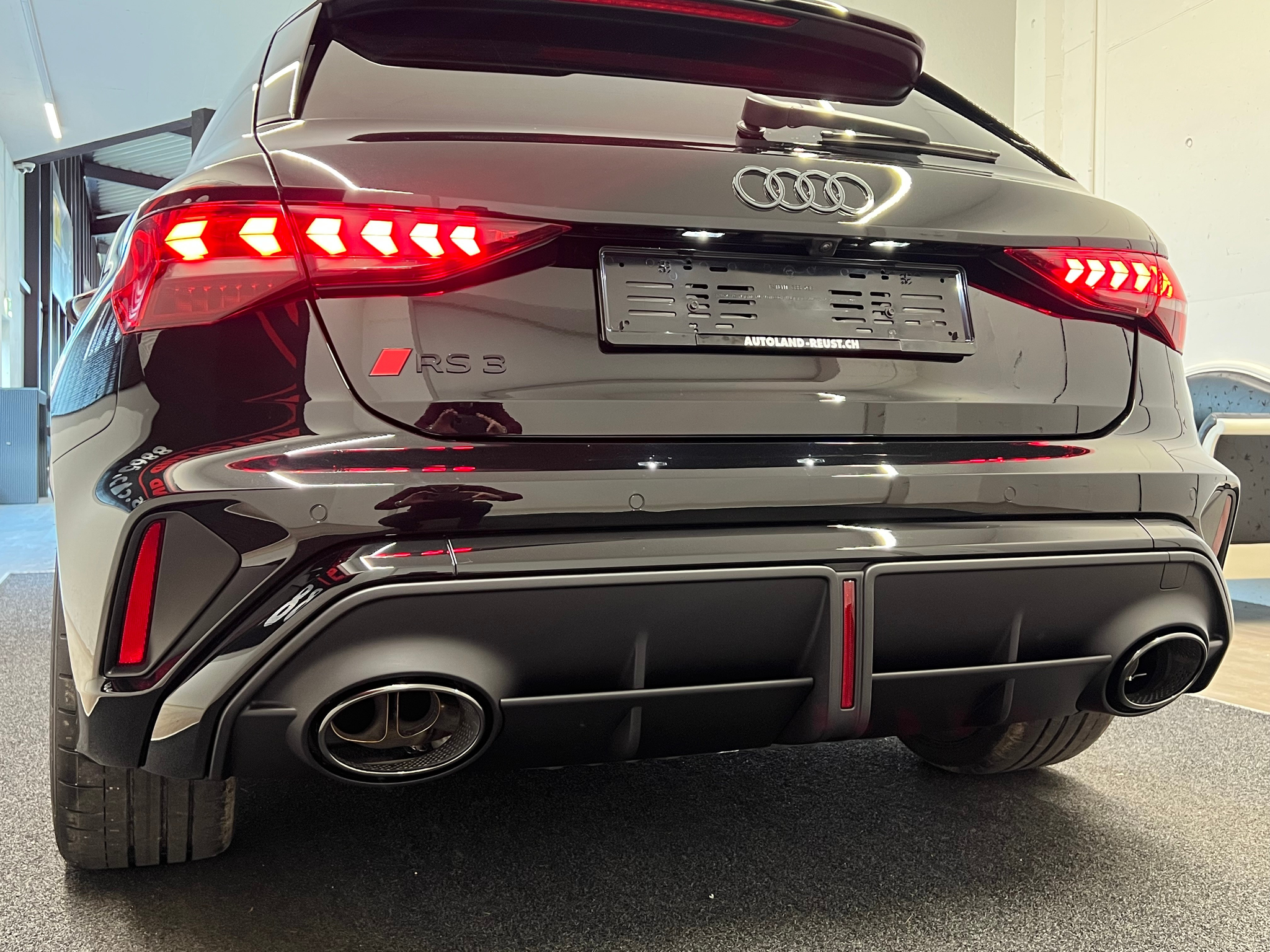 listing desktop thumbnail image 9