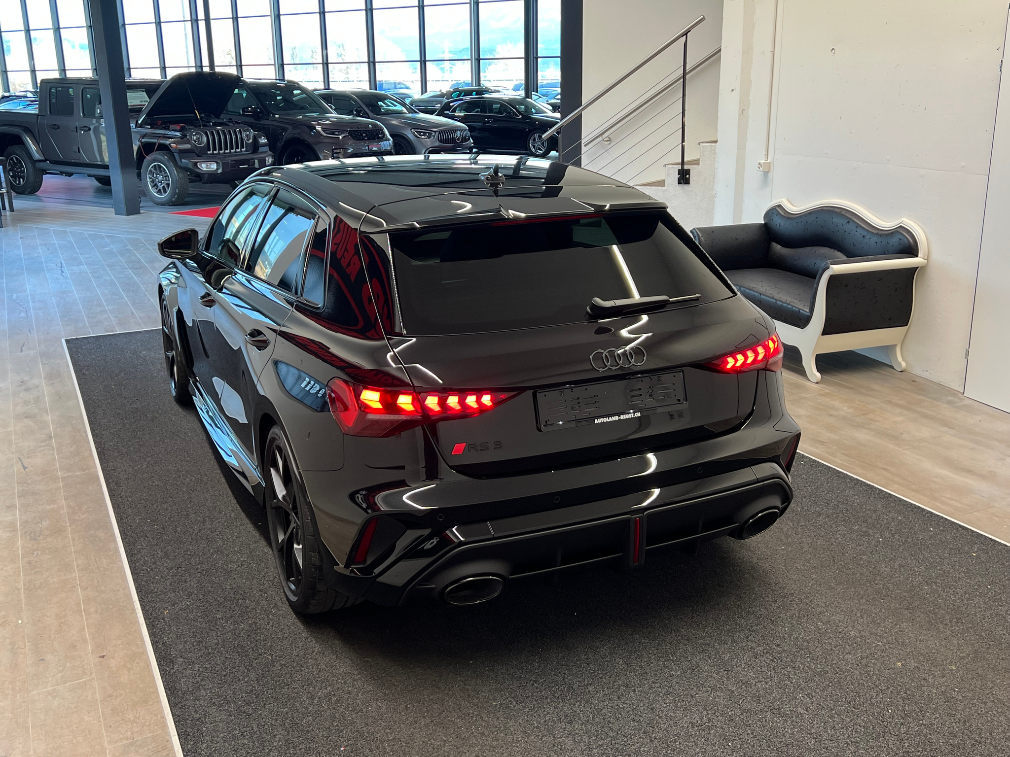 listing desktop thumbnail image 8