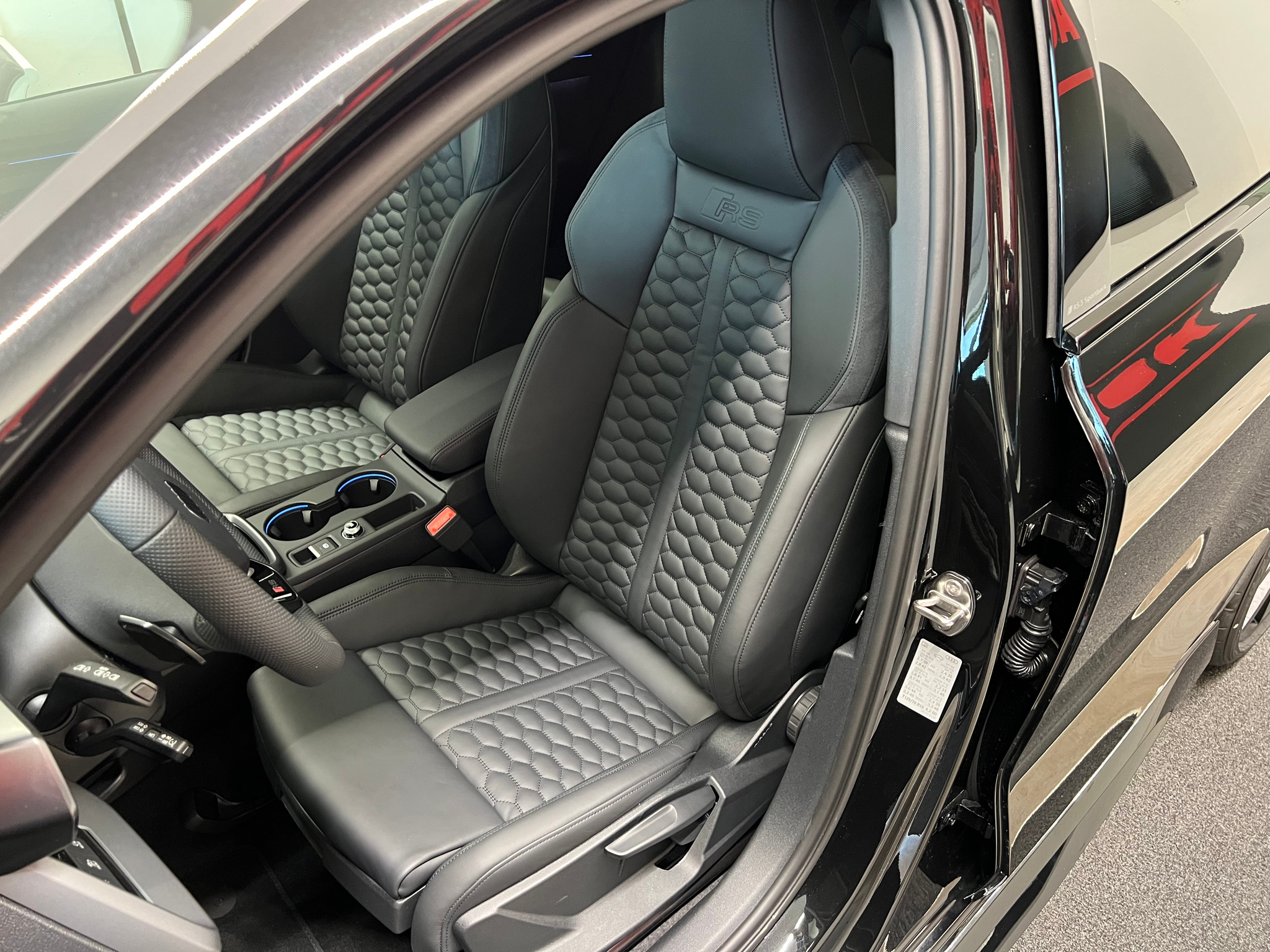 listing desktop thumbnail image 17