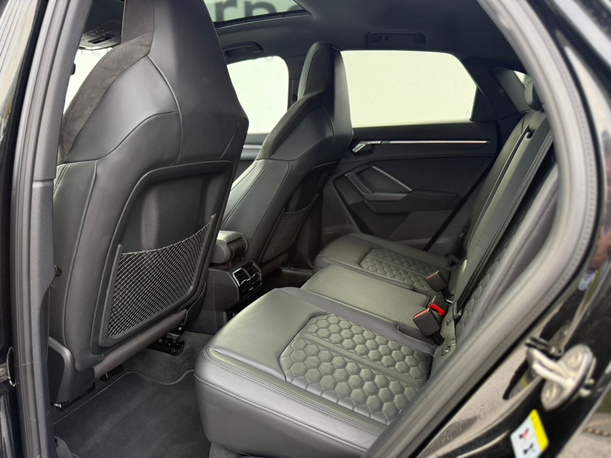 listing desktop thumbnail image 8