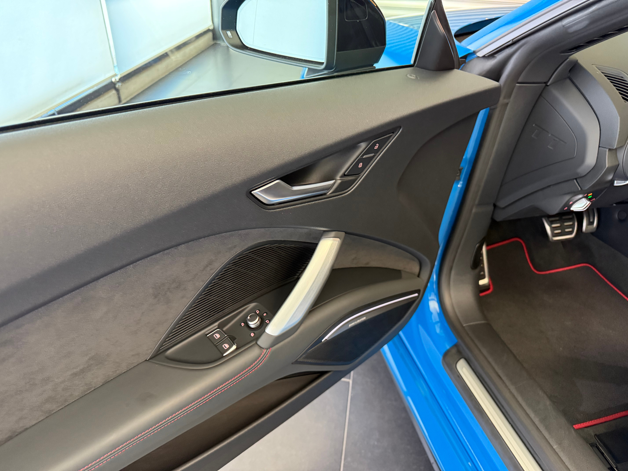 listing desktop thumbnail image 16