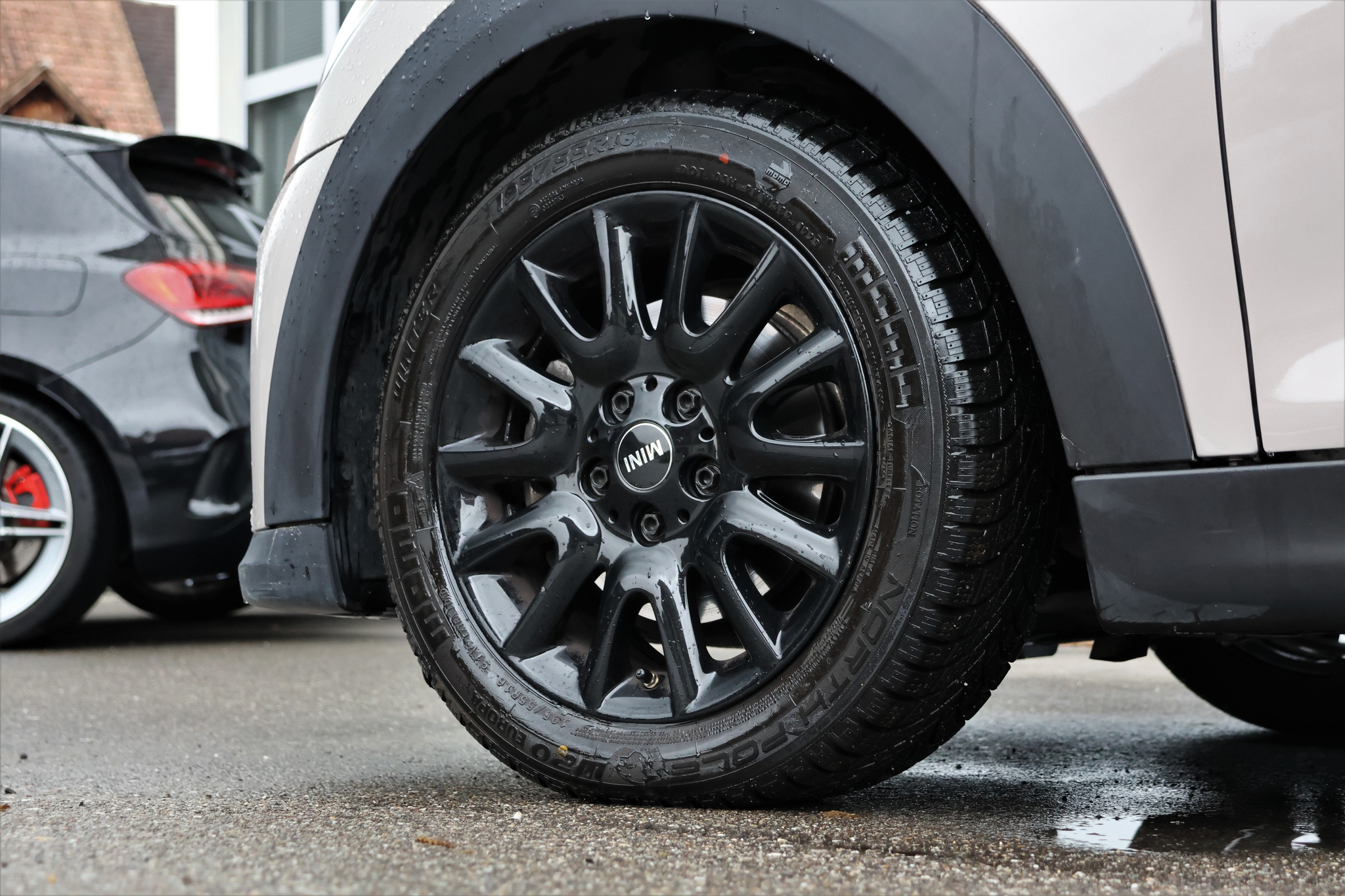 listing desktop thumbnail image 7