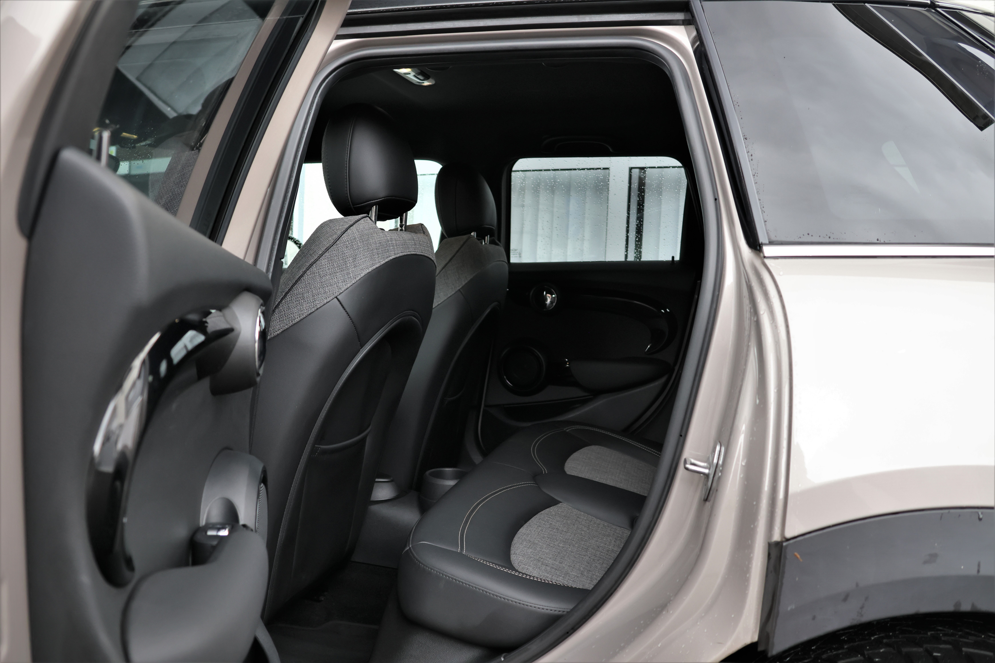 listing desktop thumbnail image 11