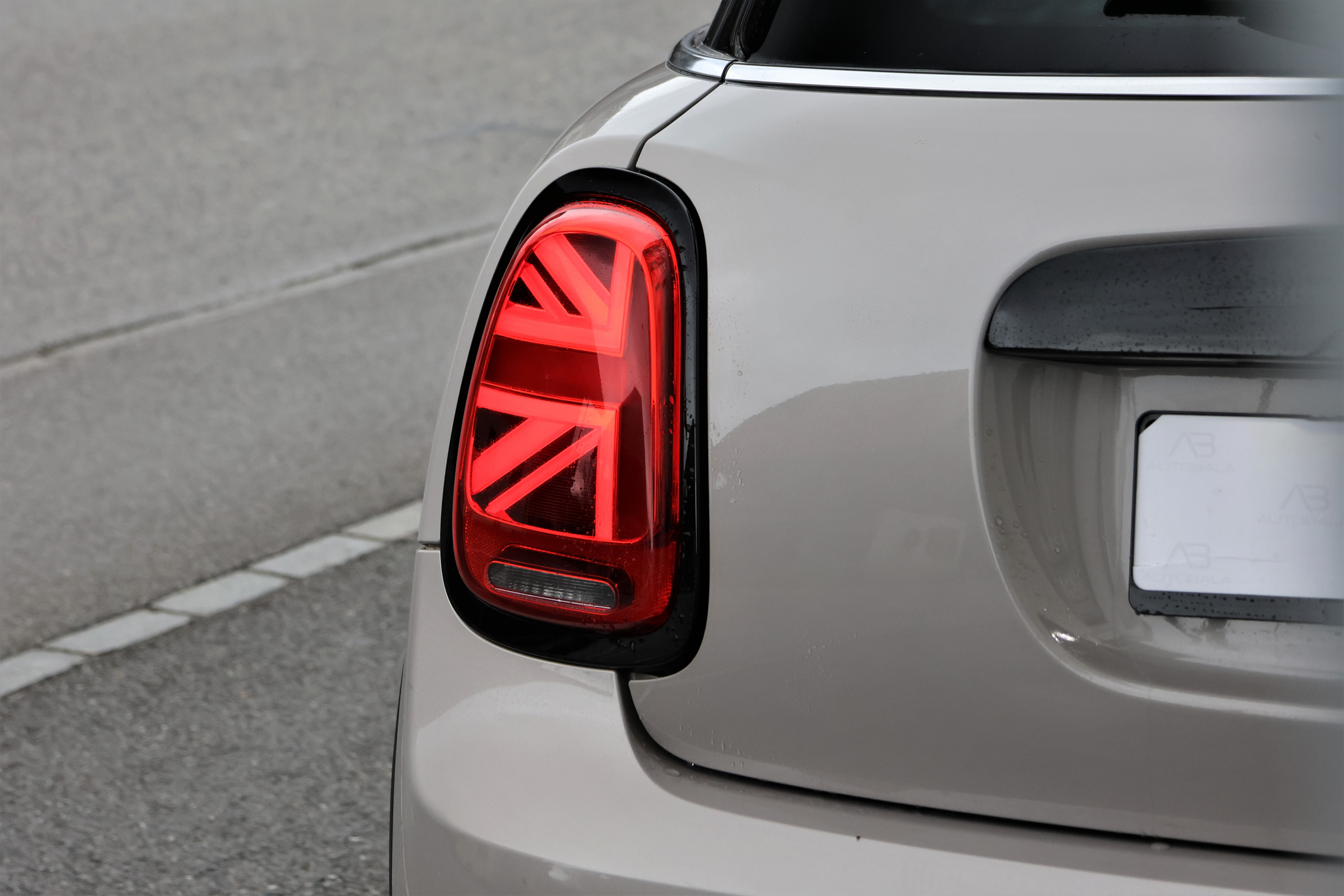 listing desktop thumbnail image 5