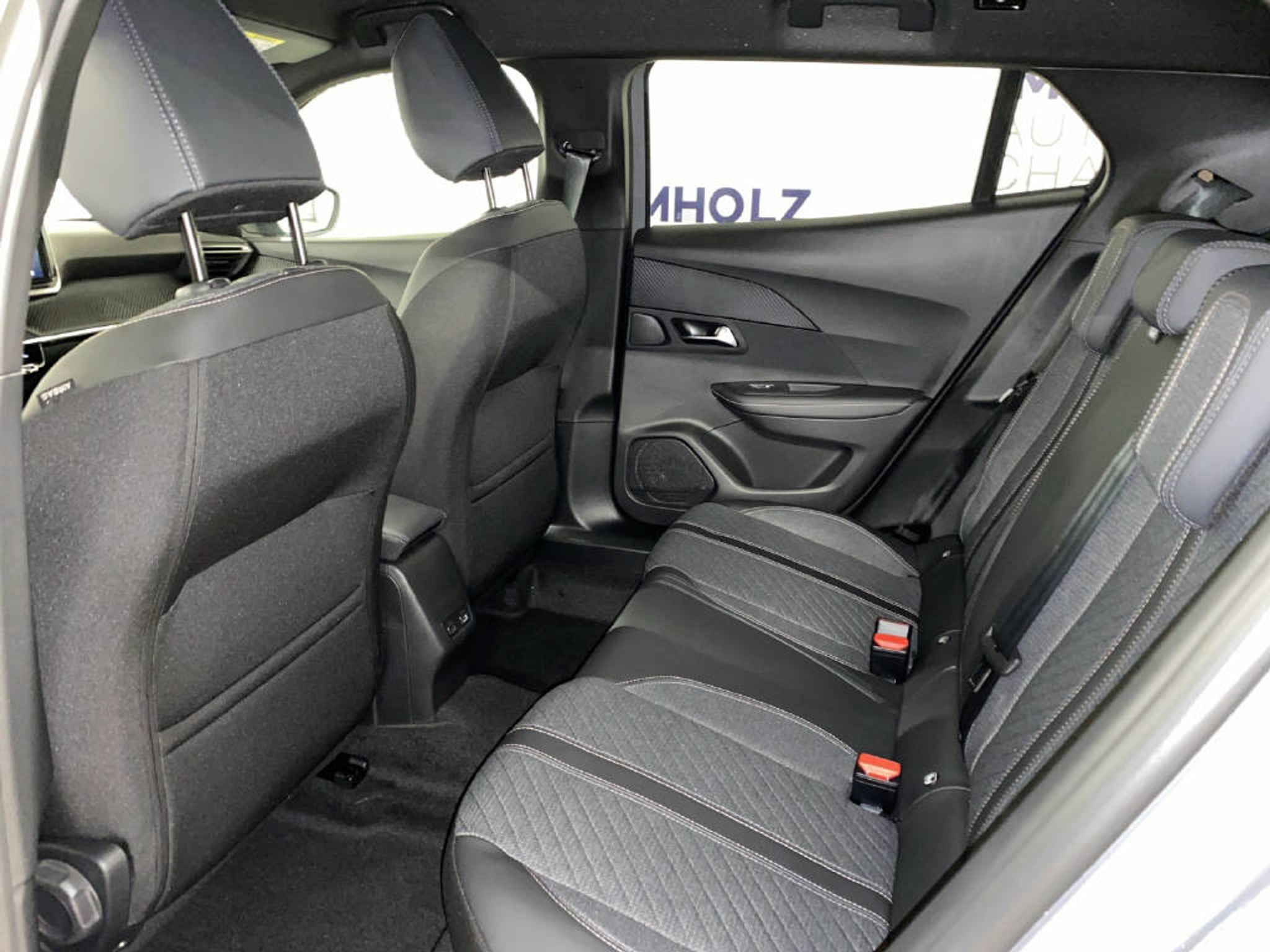 listing desktop thumbnail image 15