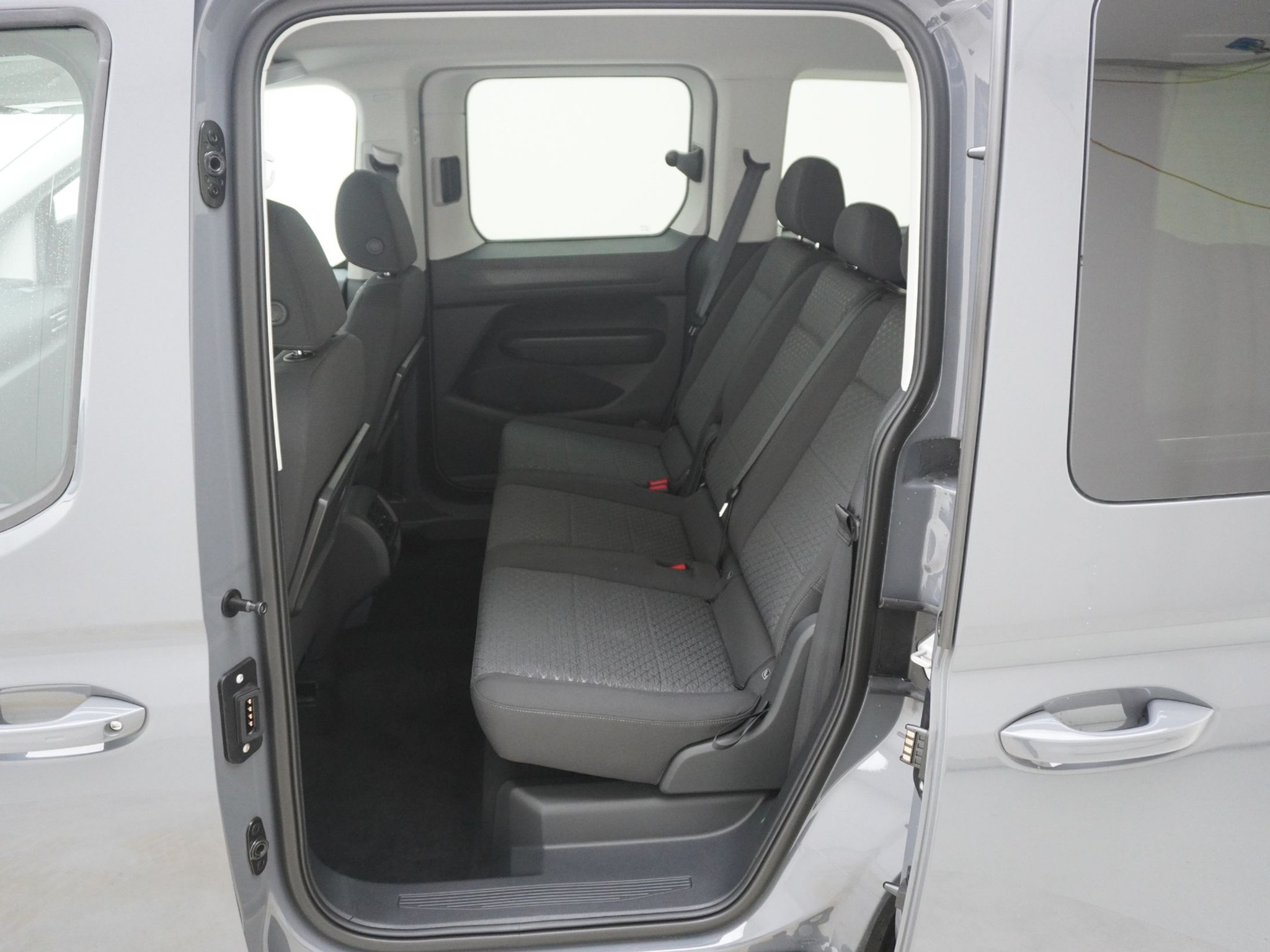 listing desktop thumbnail image 13