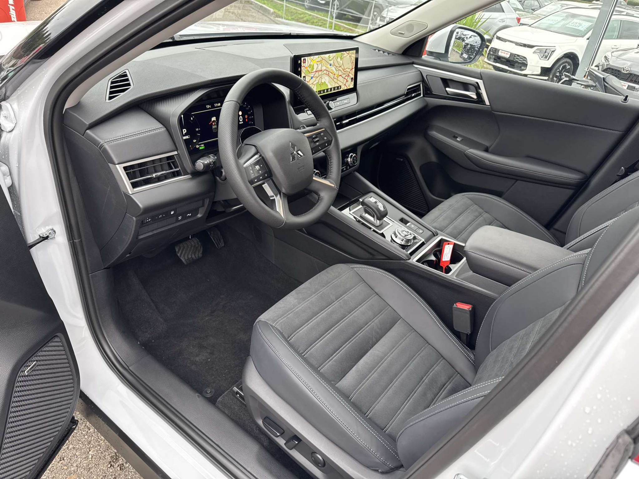 listing desktop thumbnail image 5