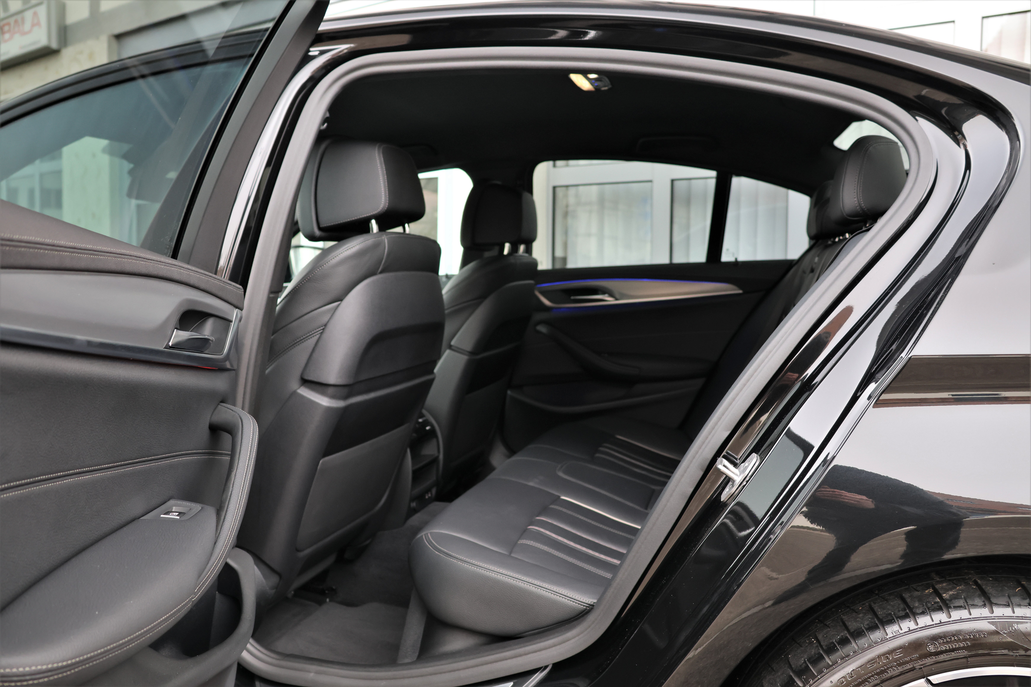 listing desktop thumbnail image 11