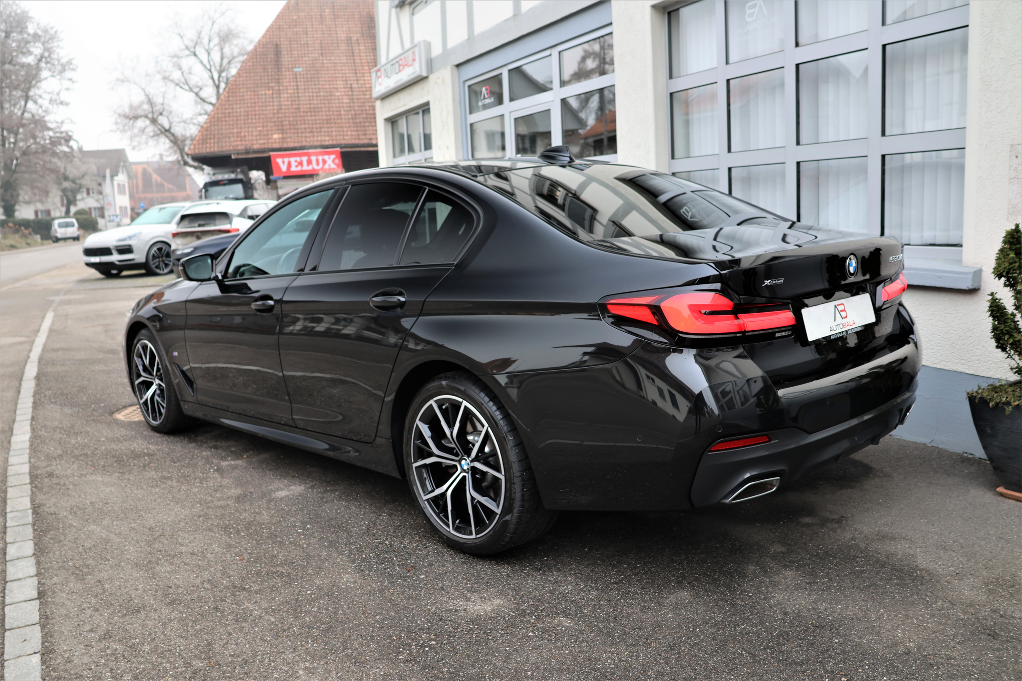 listing desktop thumbnail image 6