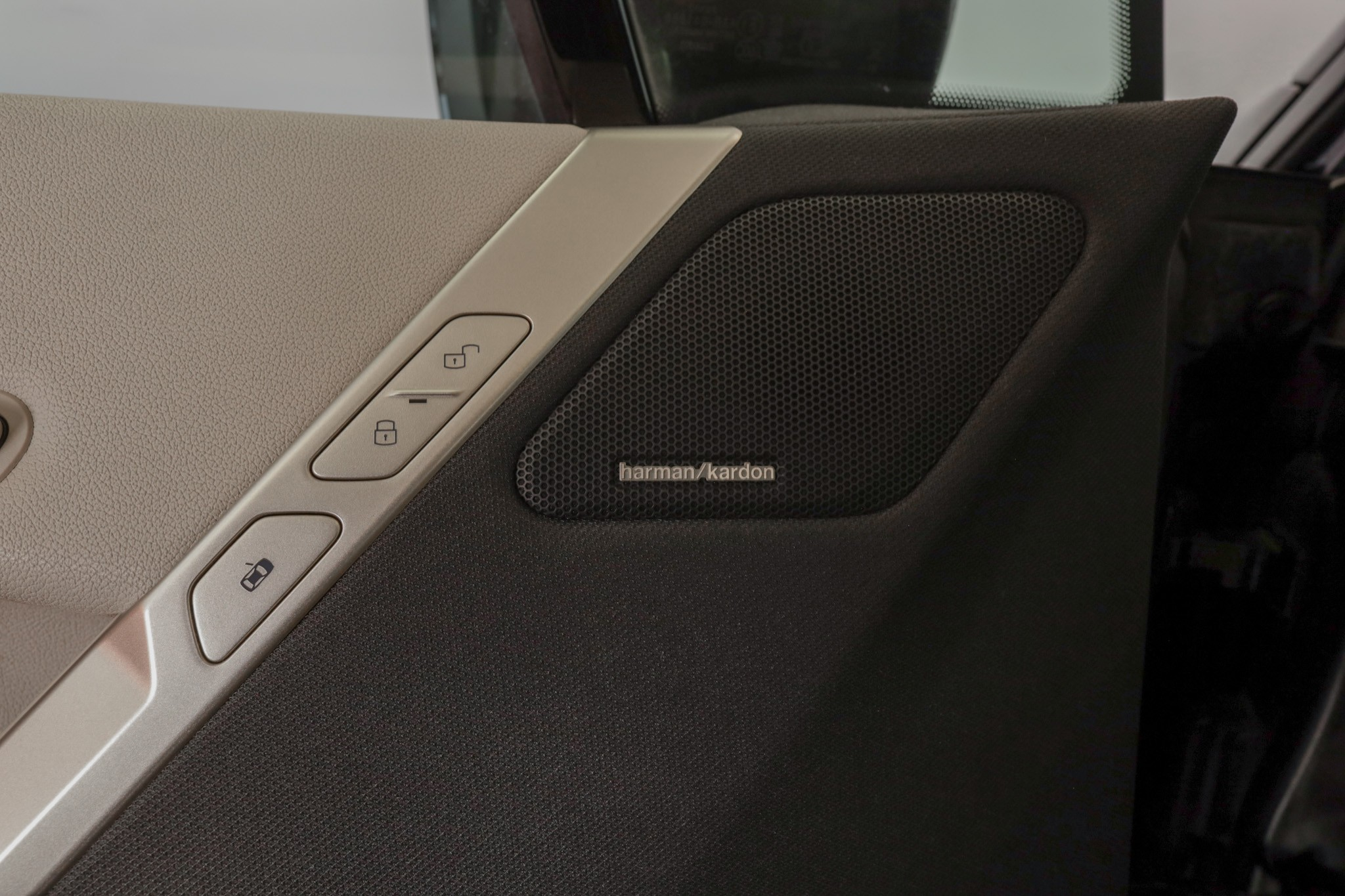 listing desktop thumbnail image 9