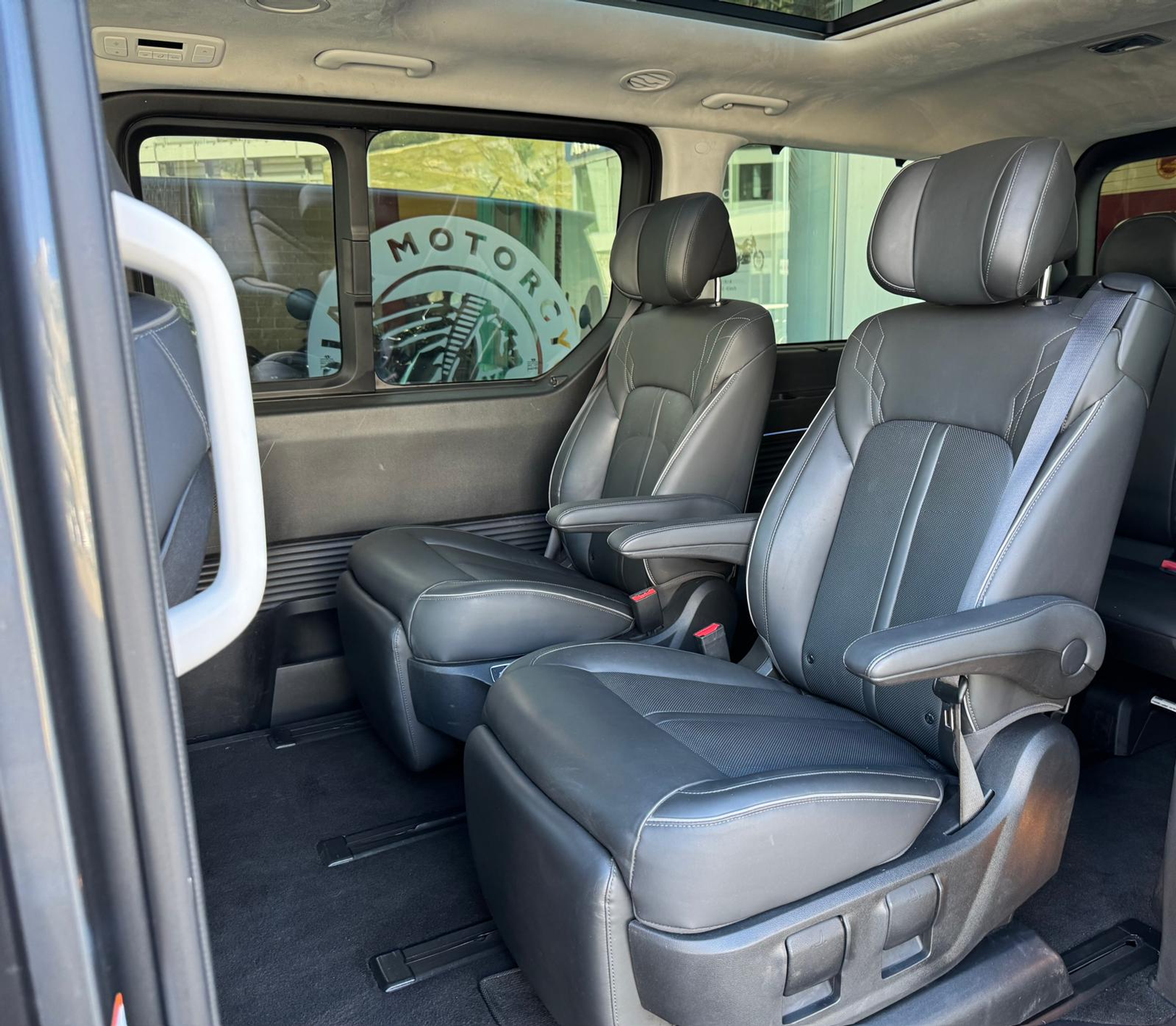 listing desktop thumbnail image 11