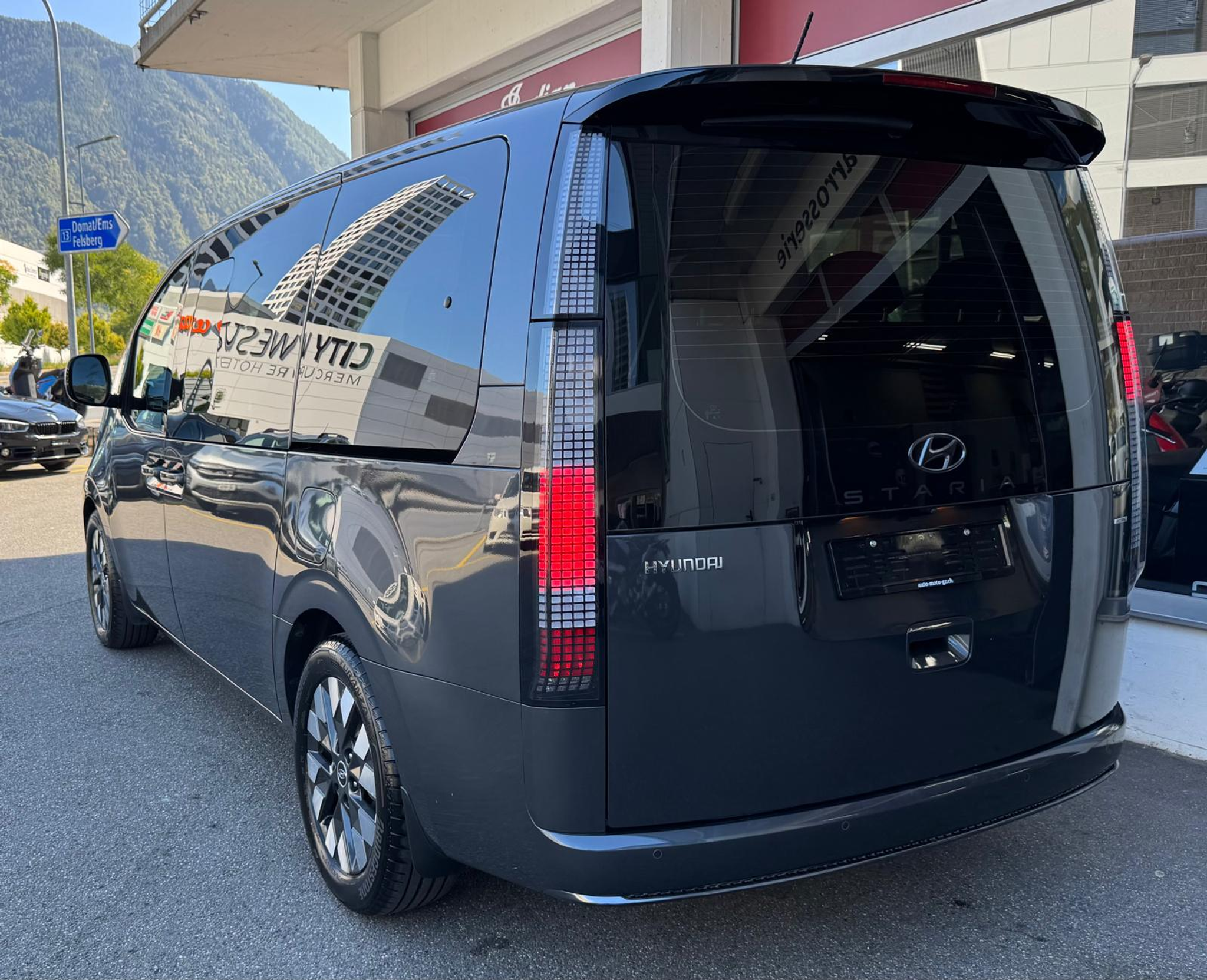 listing desktop thumbnail image 5