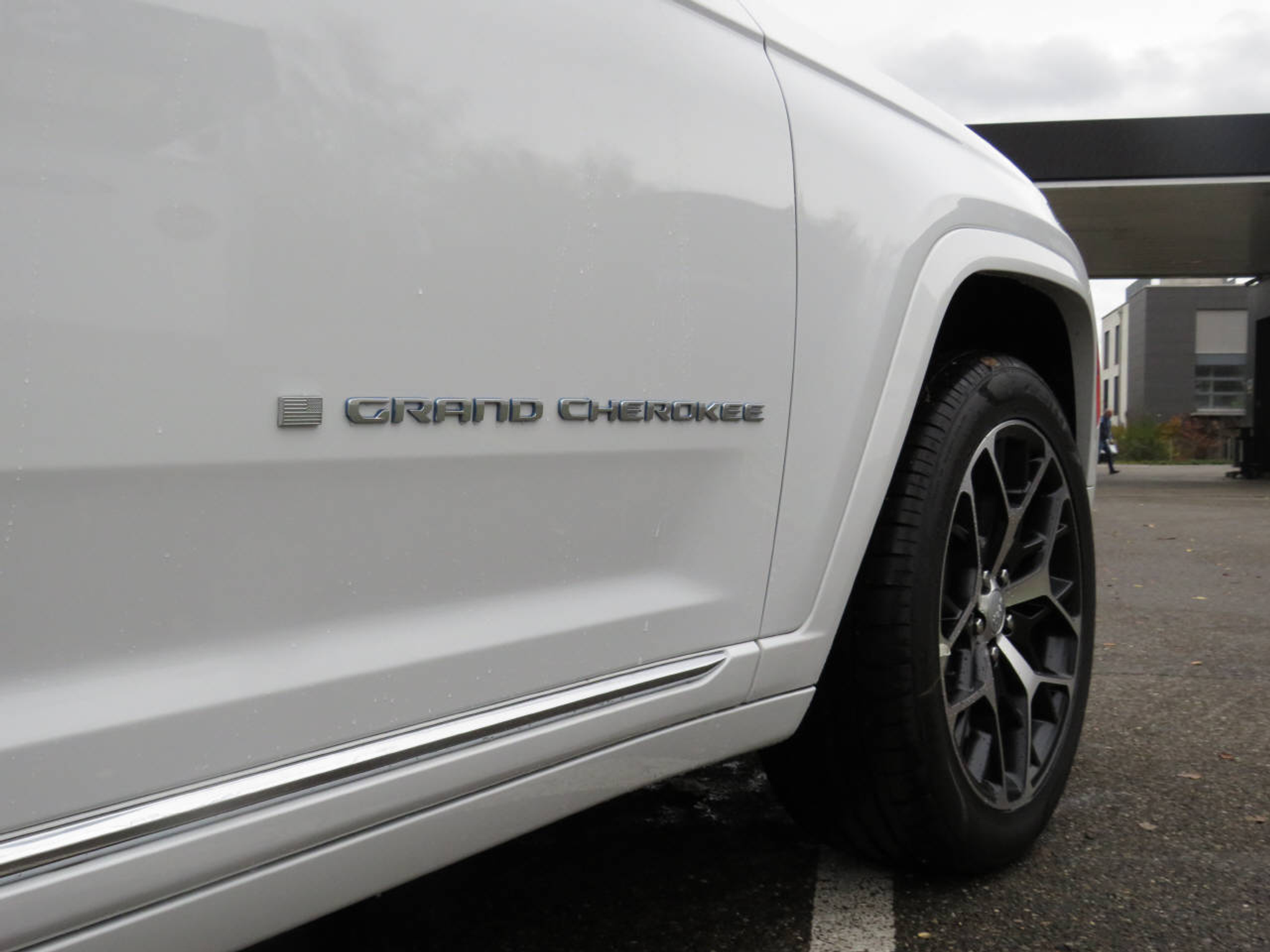 listing desktop thumbnail image 15