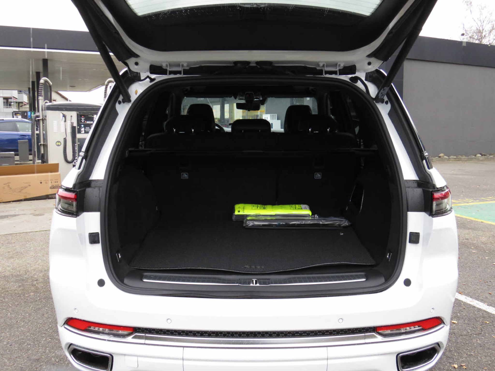 listing desktop thumbnail image 4