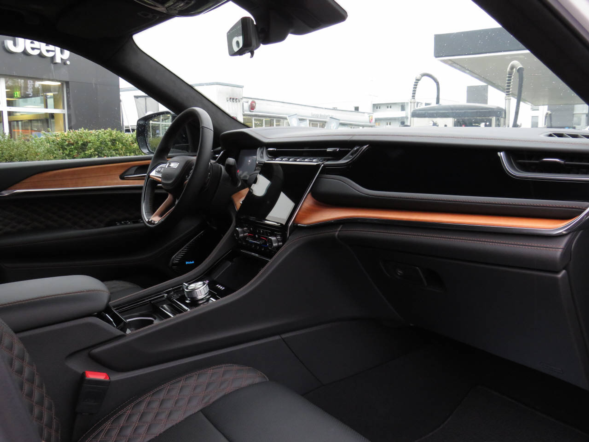 listing desktop thumbnail image 12