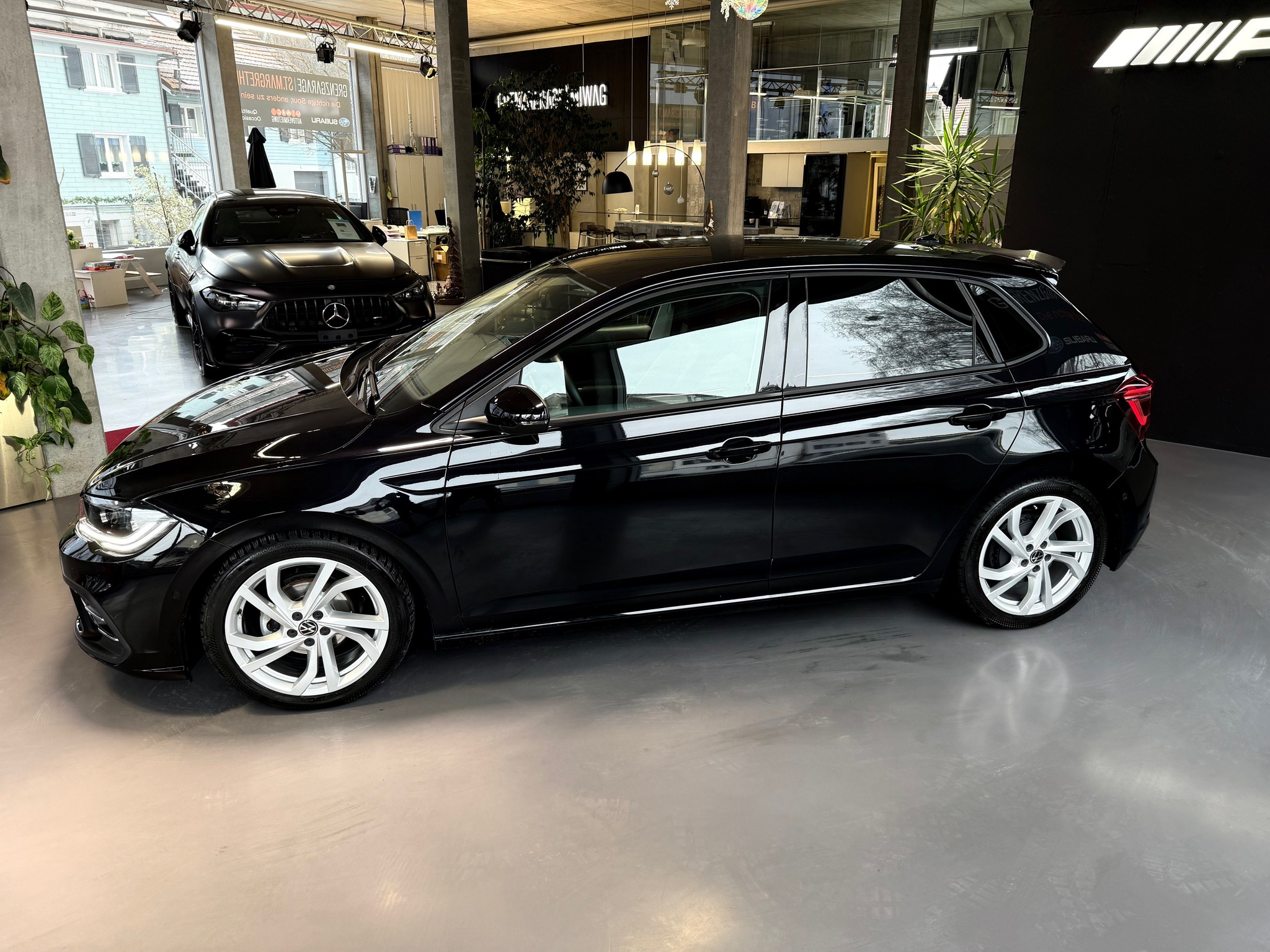 listing desktop thumbnail image 4