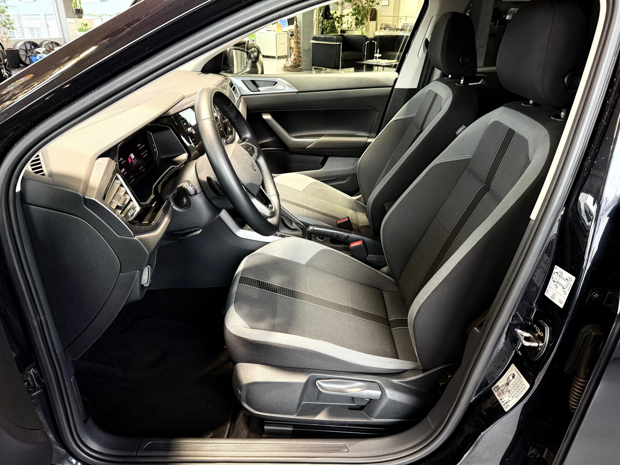 listing desktop thumbnail image 10