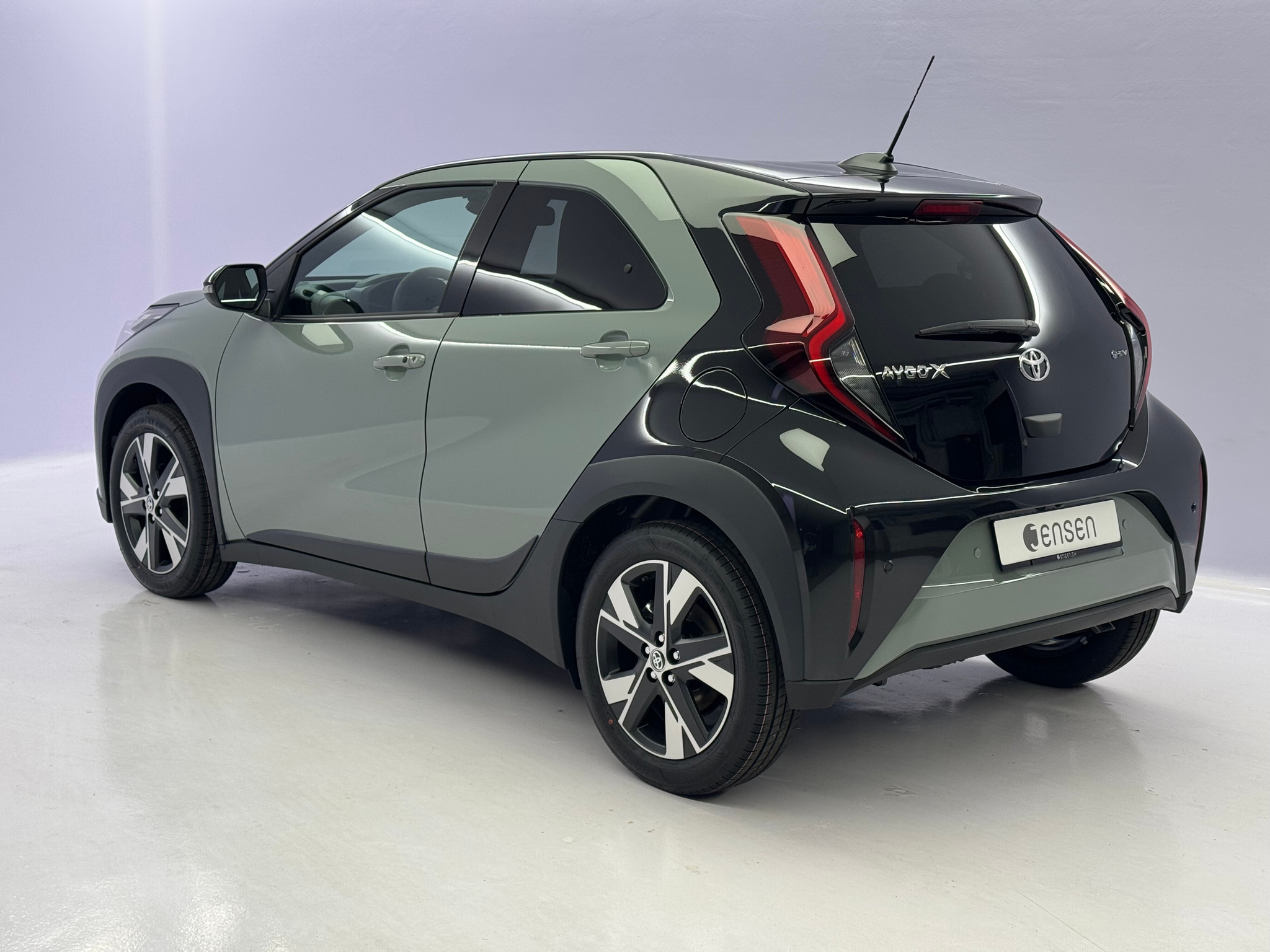 listing desktop thumbnail image 4