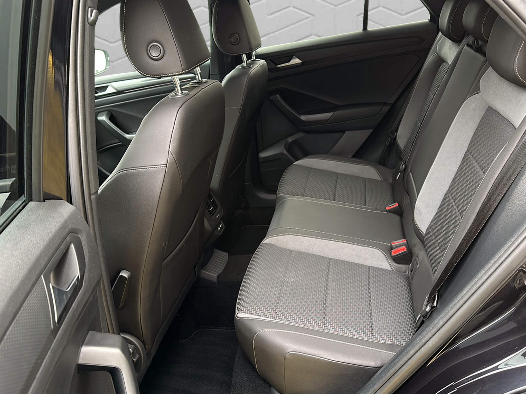 listing desktop thumbnail image 15