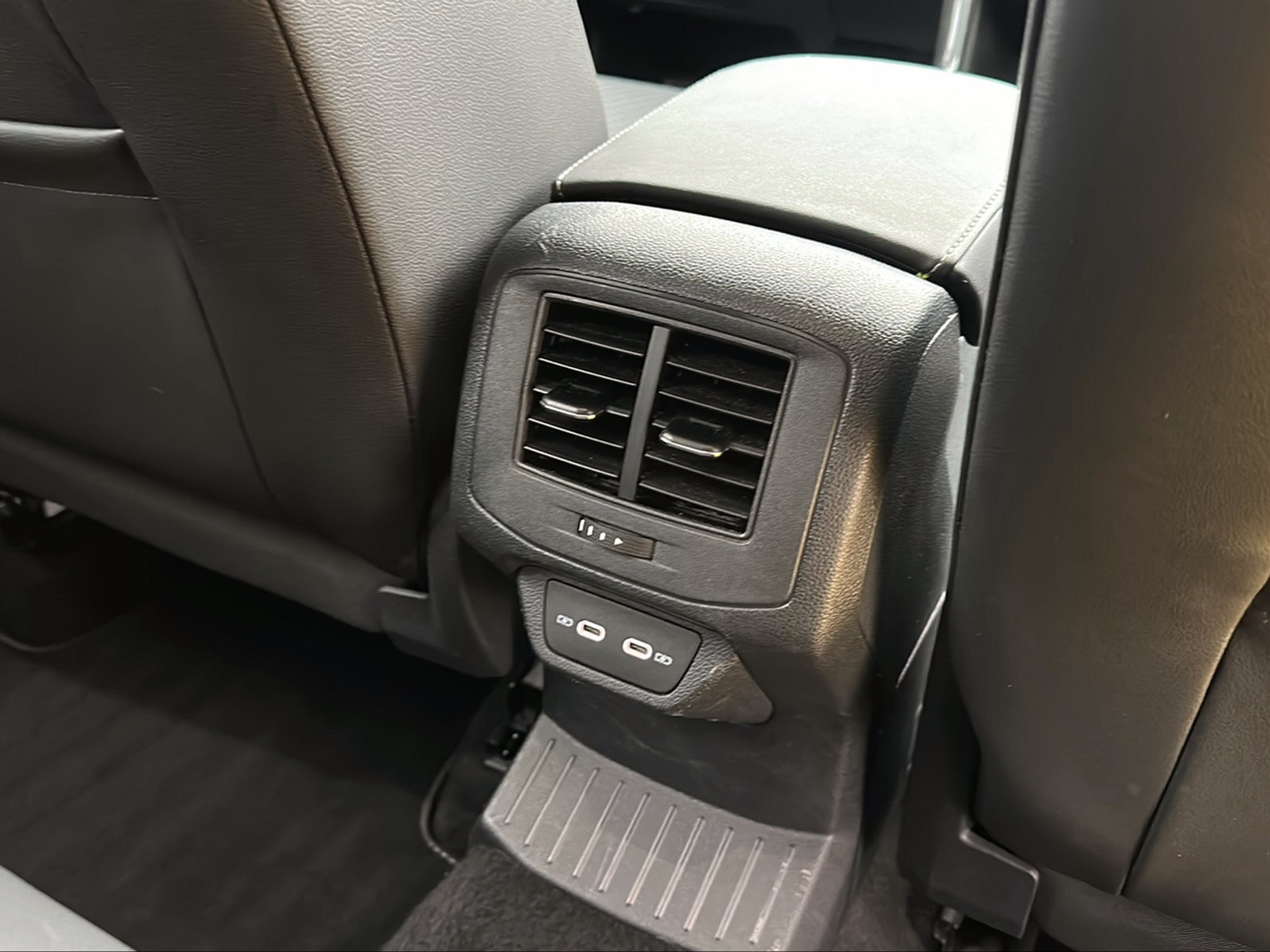 listing desktop thumbnail image 16