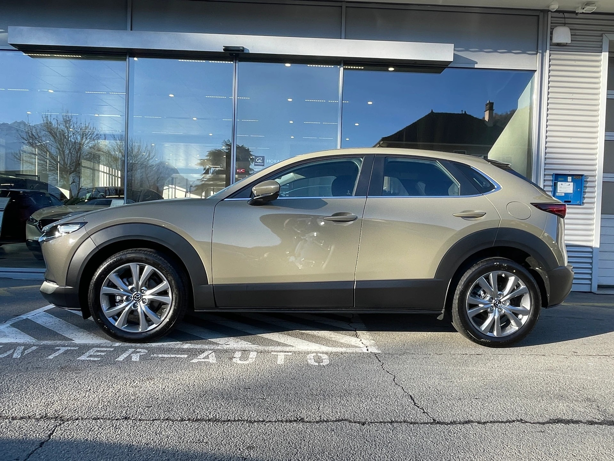 listing desktop thumbnail image 1