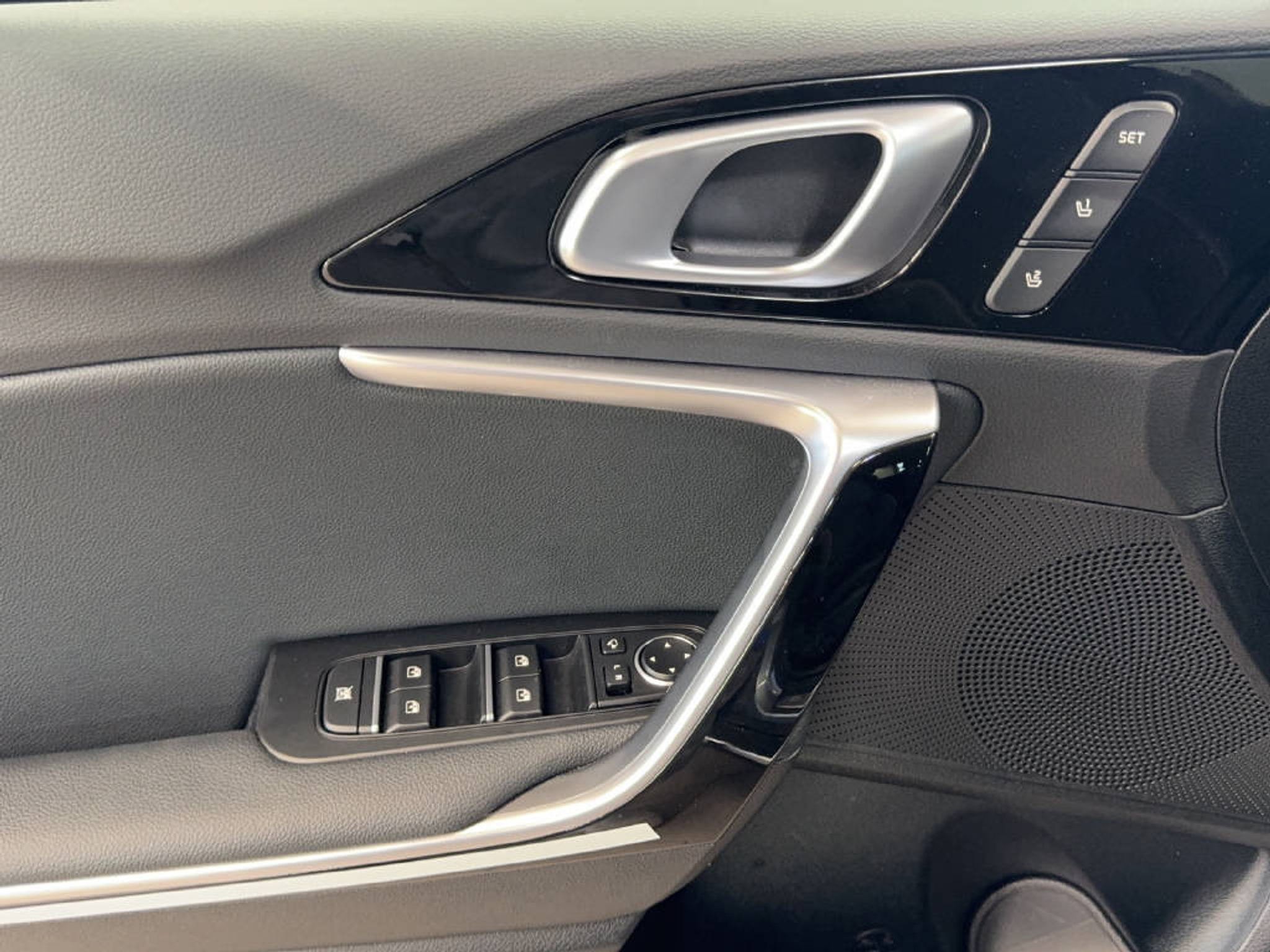 listing desktop thumbnail image 12